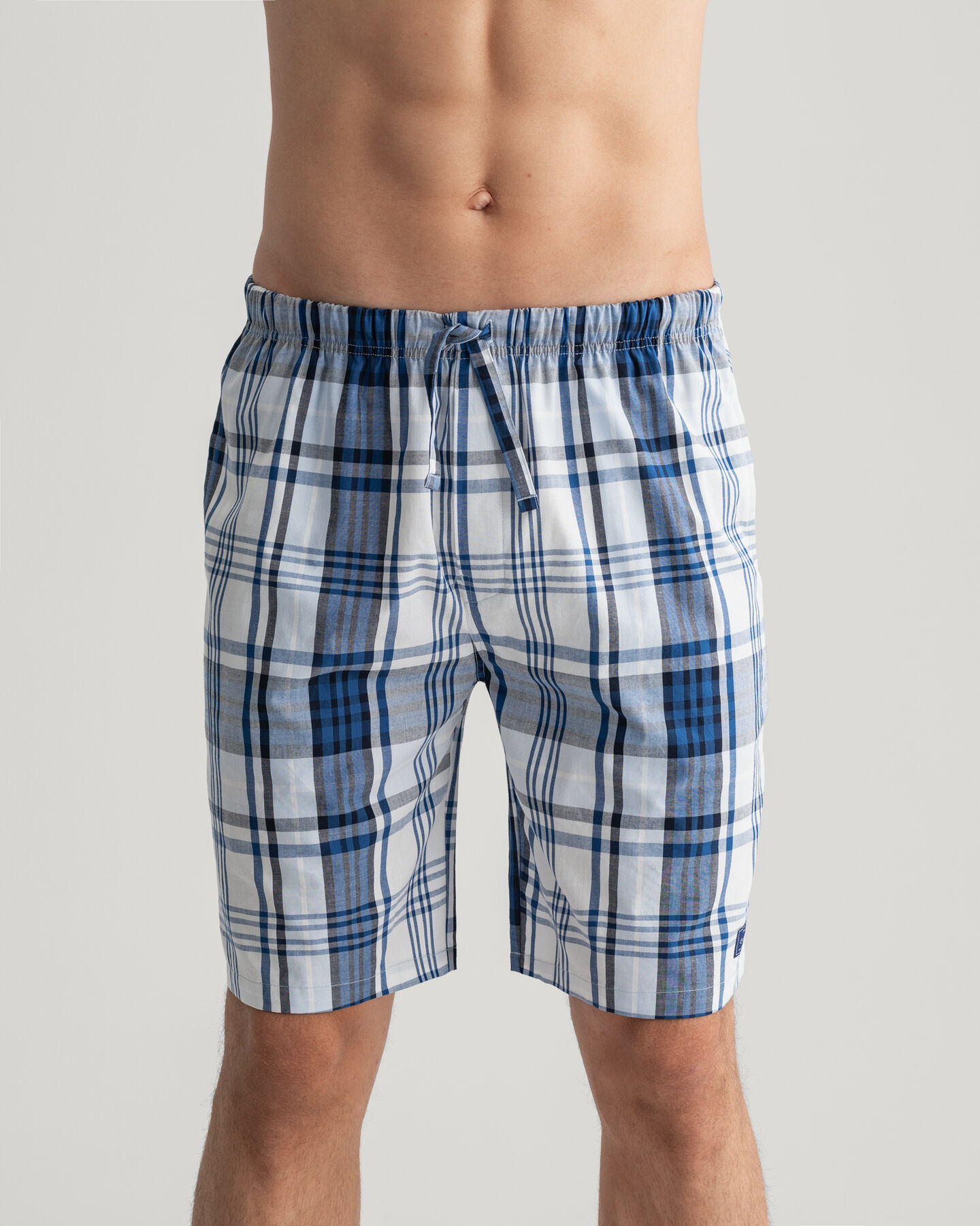 Blaue Pyjamashorts mit Karomuster