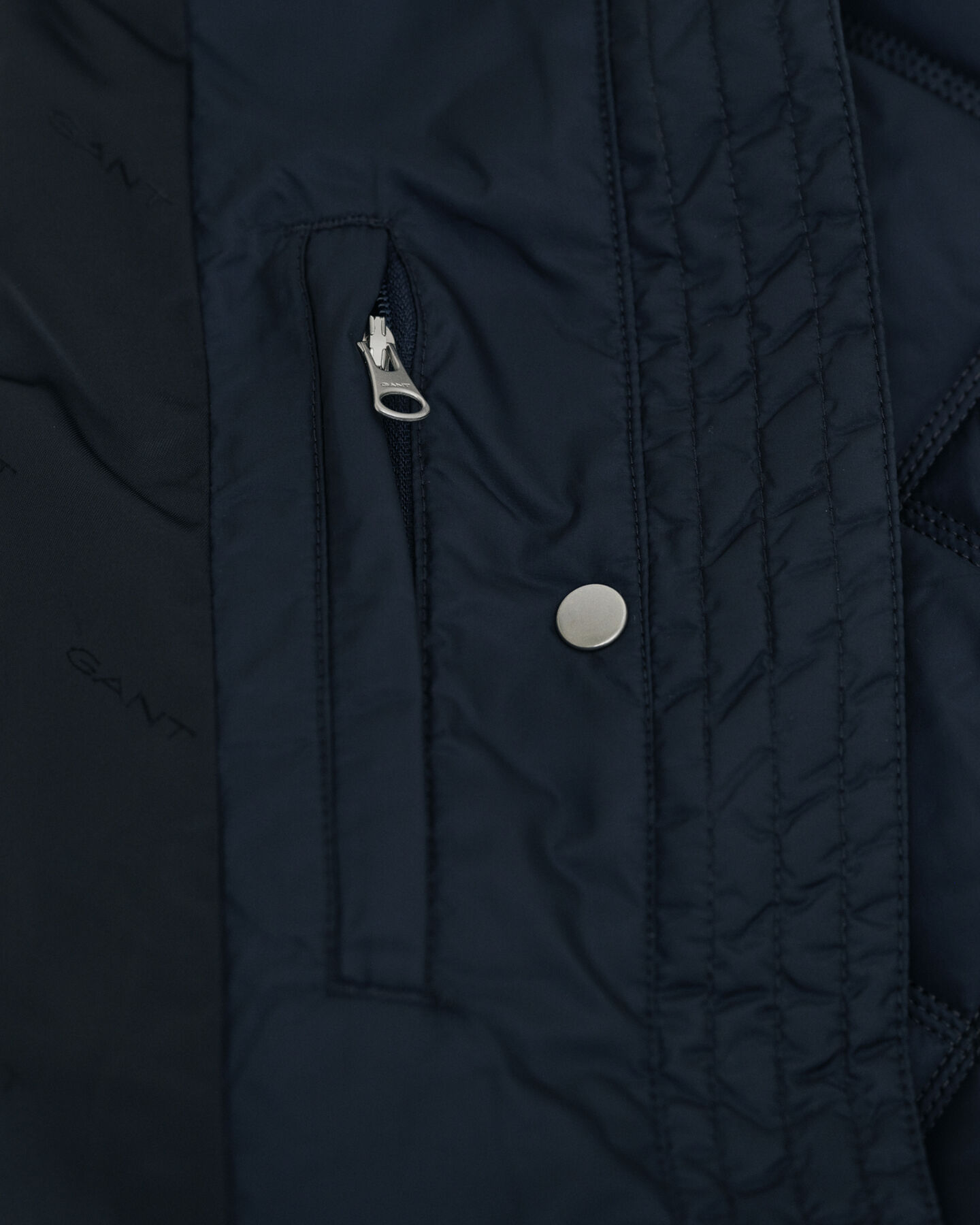 Gesteppter Mantel mit Cordbesatz