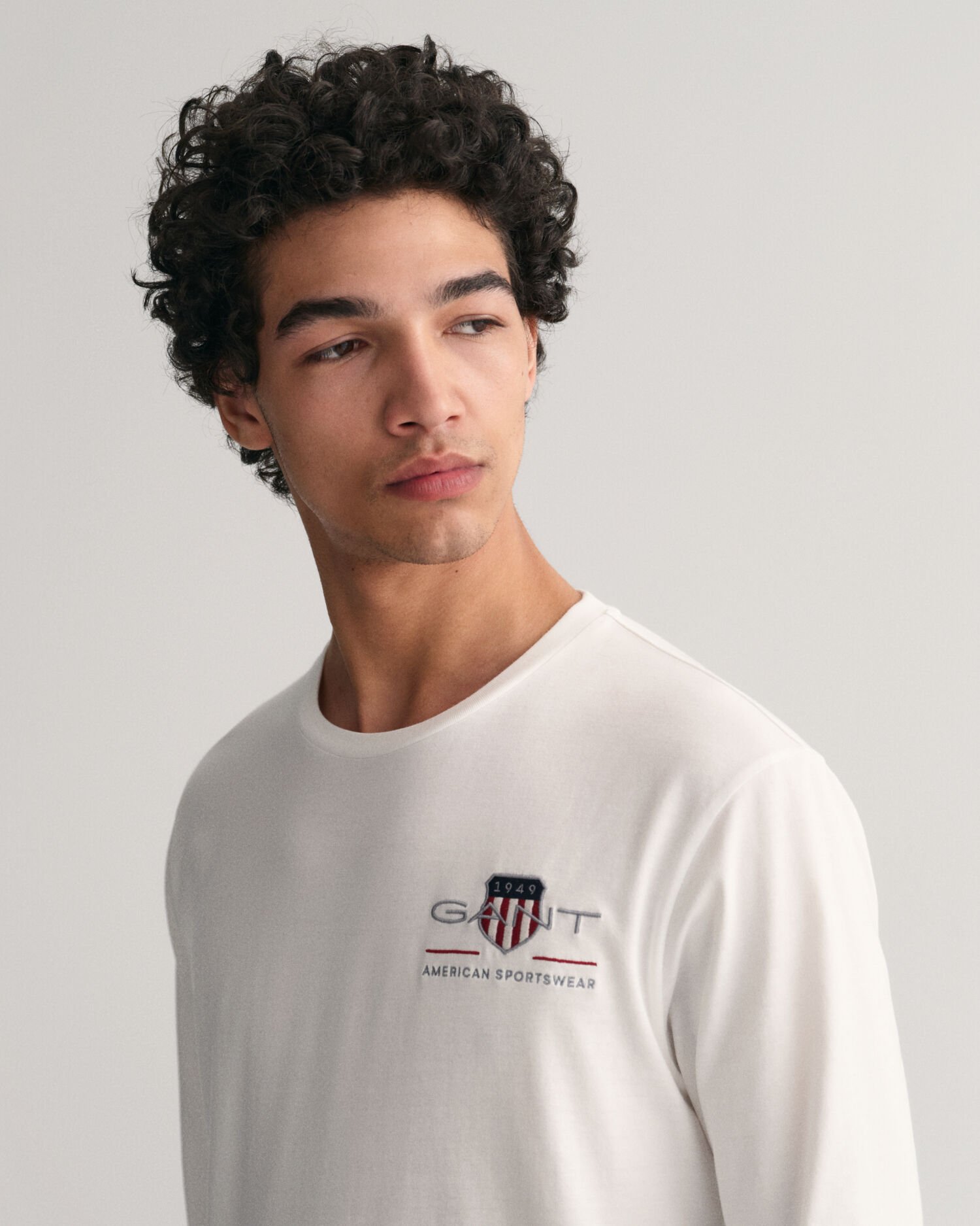 Medium Archive Shield Langarm-T-Shirt