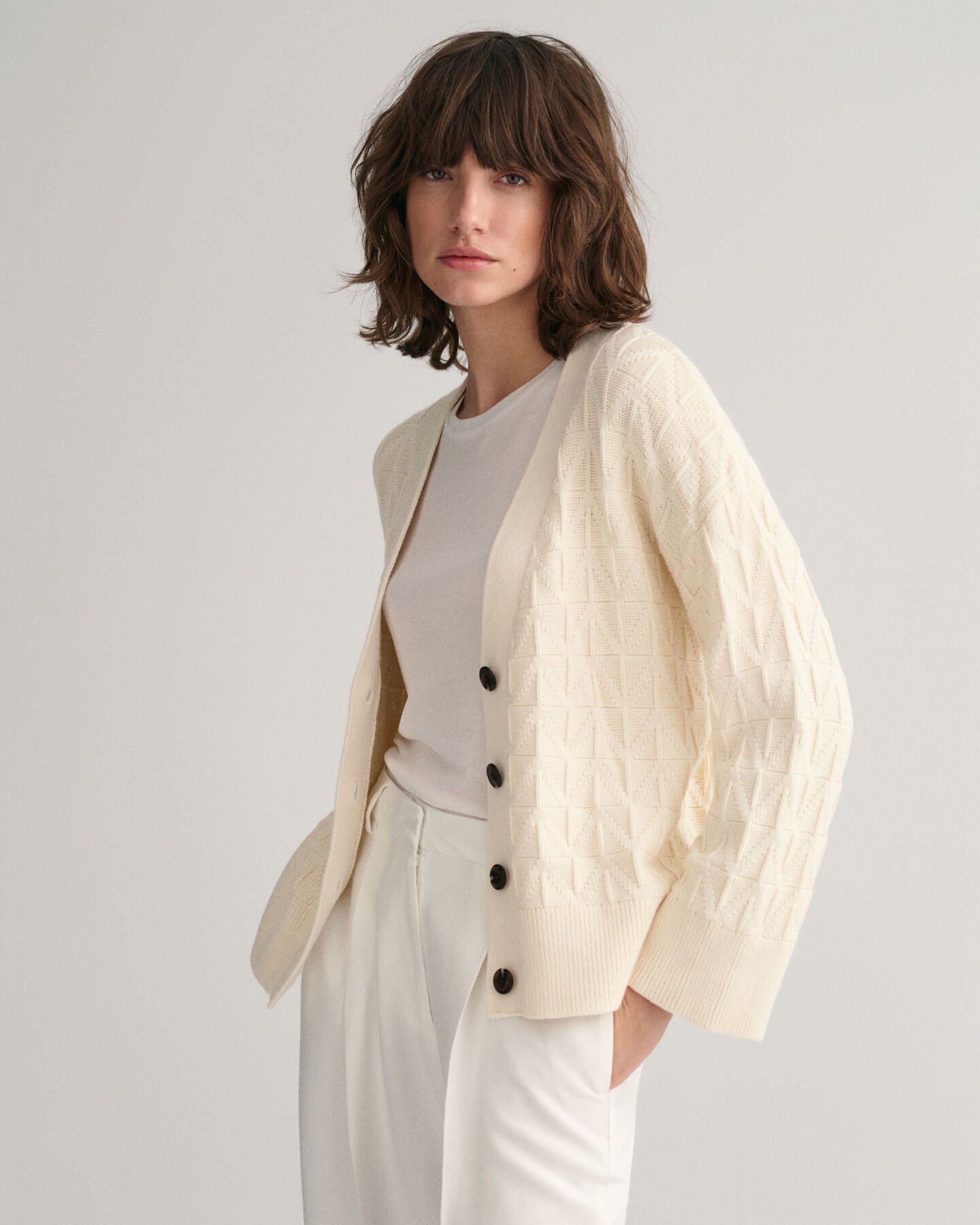 V-Neck Strickjacke mit Fischgr&auml;tmuster