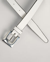 Schmaler G&uuml;rtel mit eckiger Schnalle