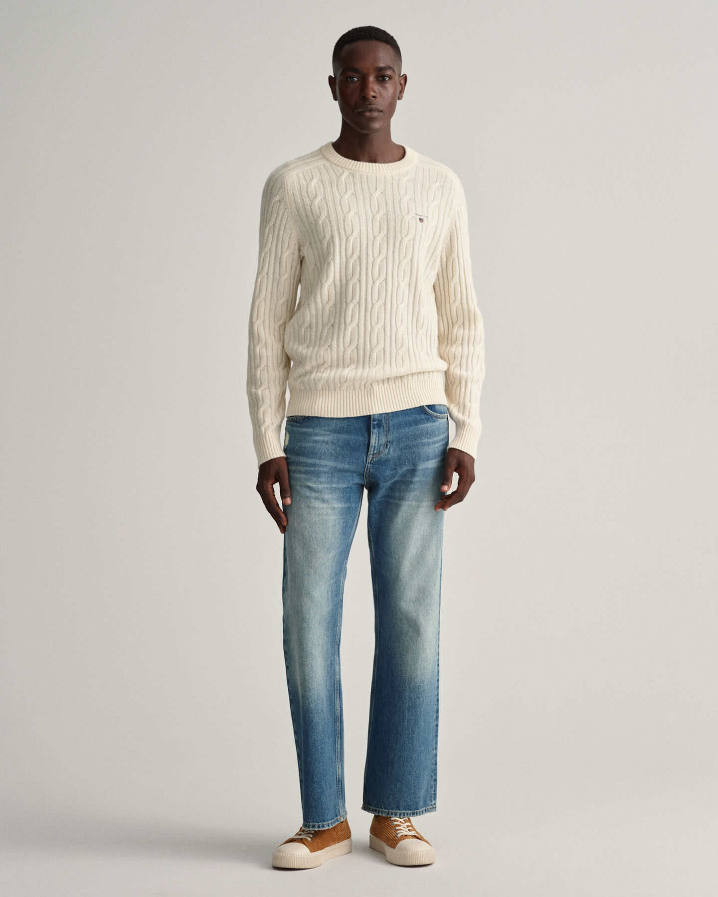 Lambswool Rundhalspullover mit Zopfmuster