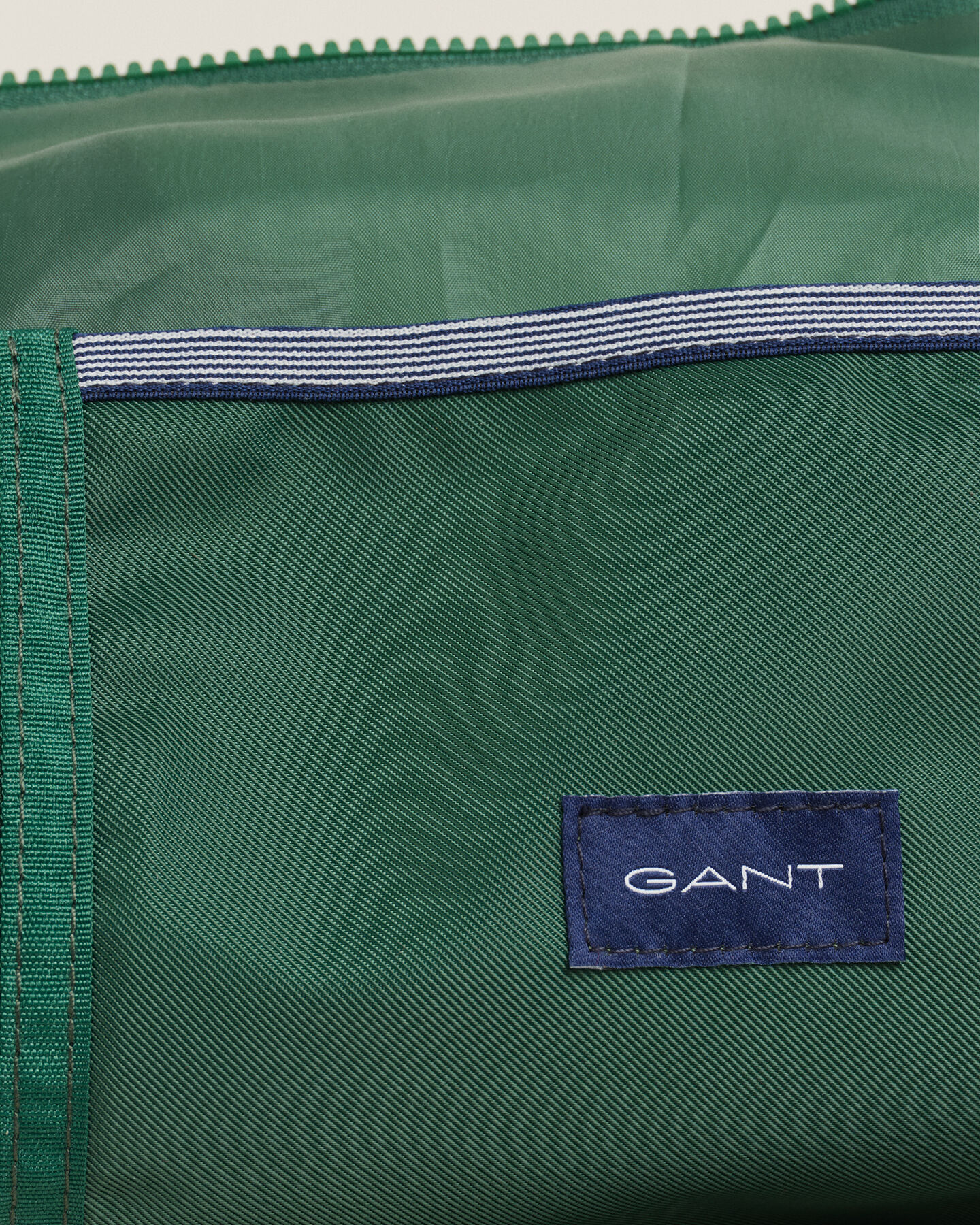 Retro Shield Sporttasche