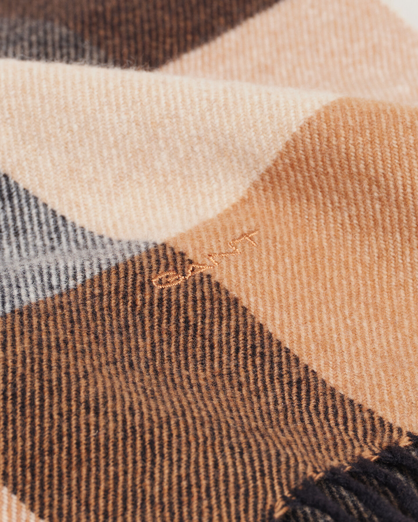 Mehrfarbig karierter Schal