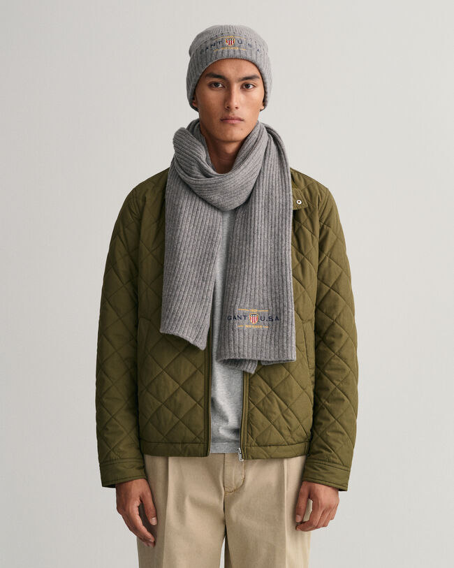 Schal und Beanie in Geschenkbox