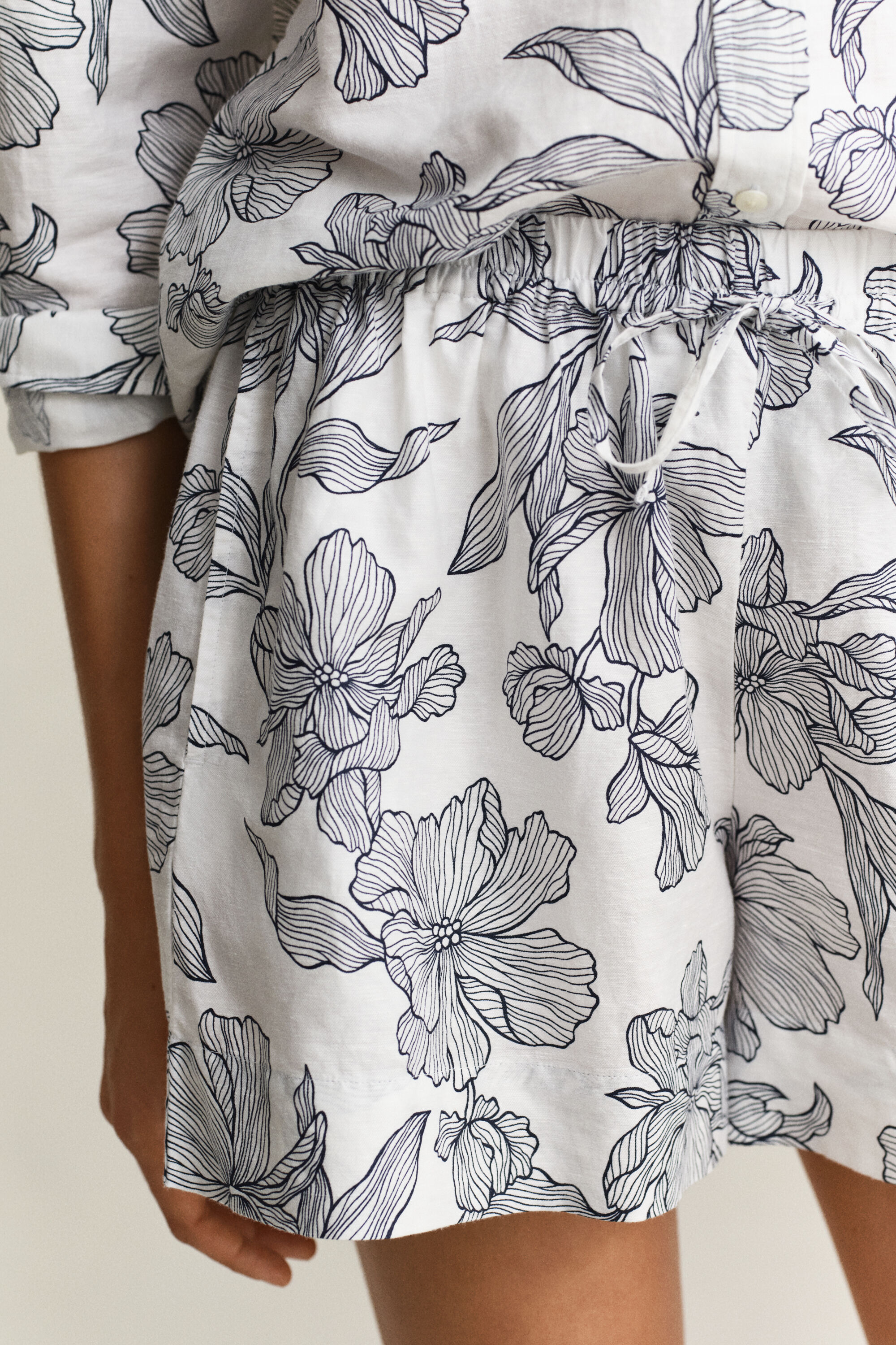 Geblümte Shorts aus Leinen