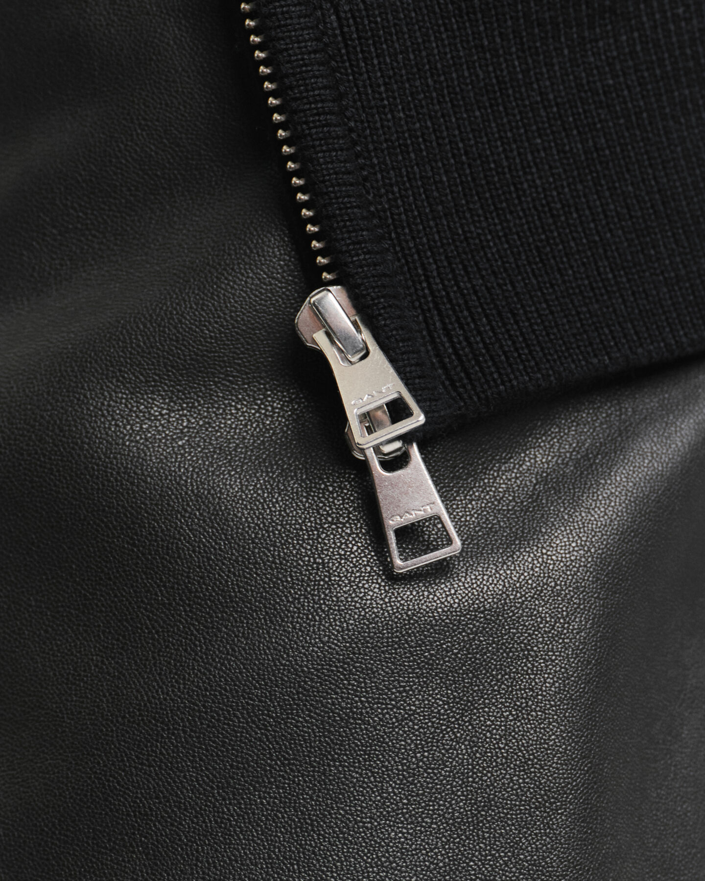 Strickjacke aus strukturierter Baumwolle mit Reißverschluss