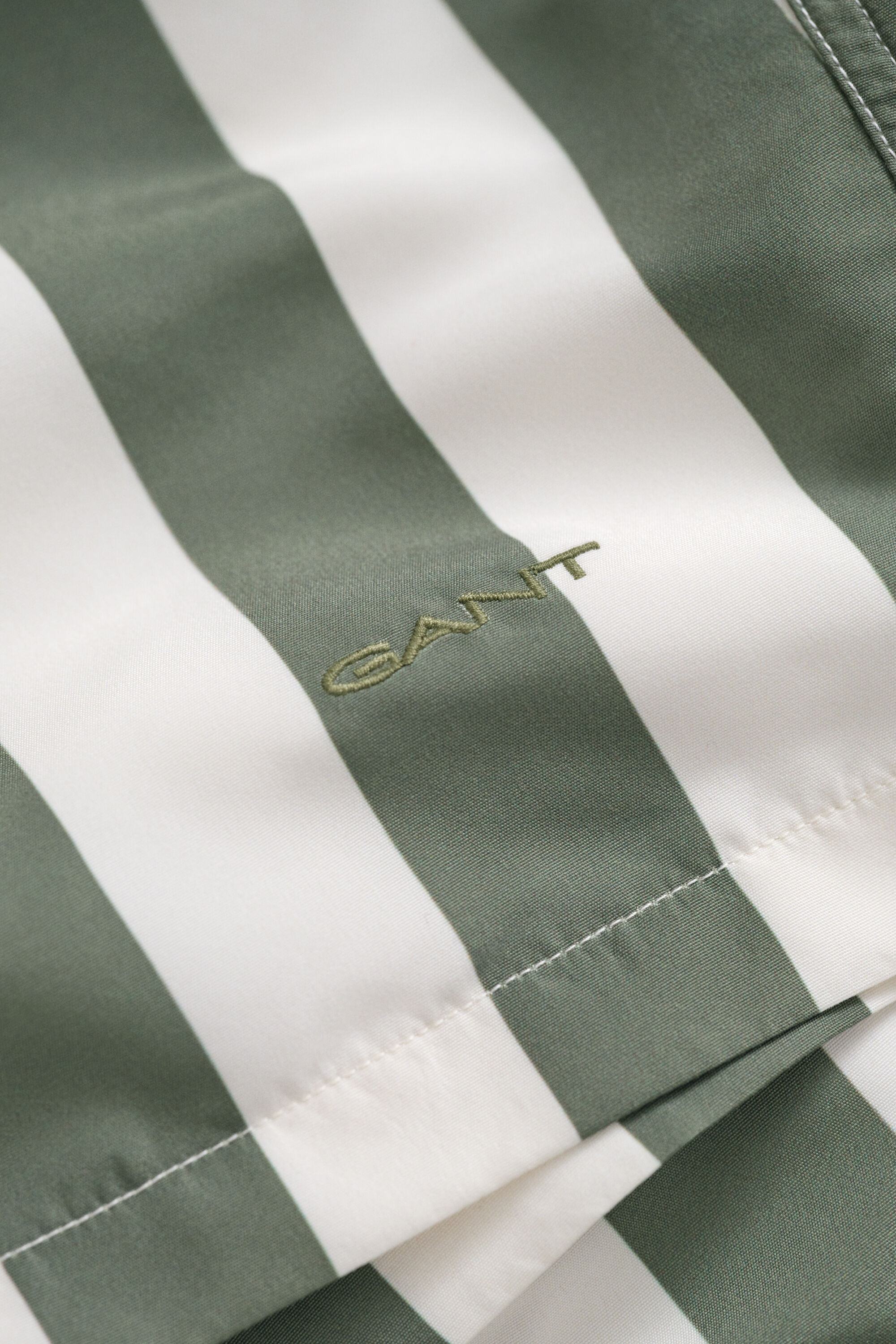 Badeshorts mit Blockstreifen