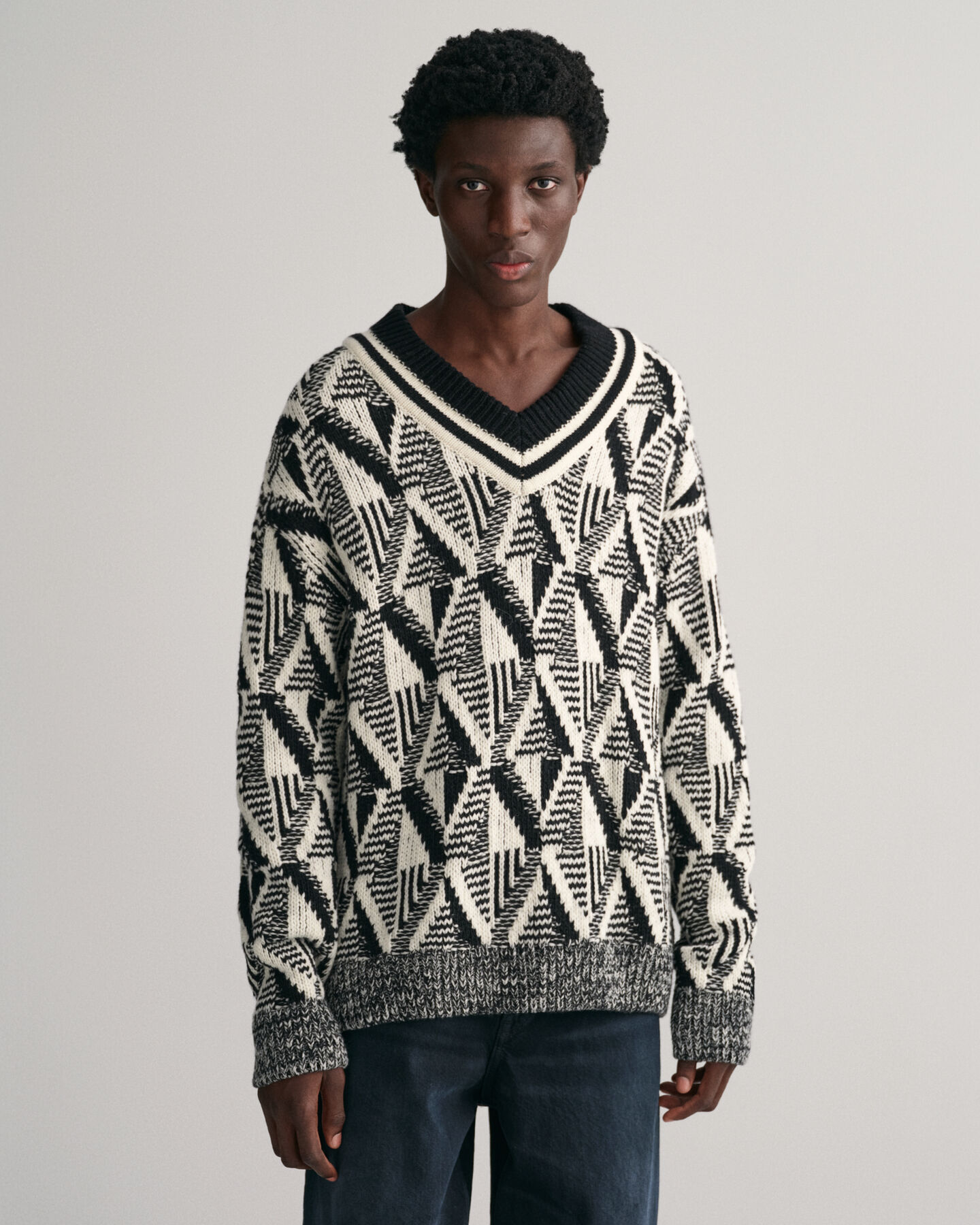 Geometric V-Neck Pullover mit Muster
