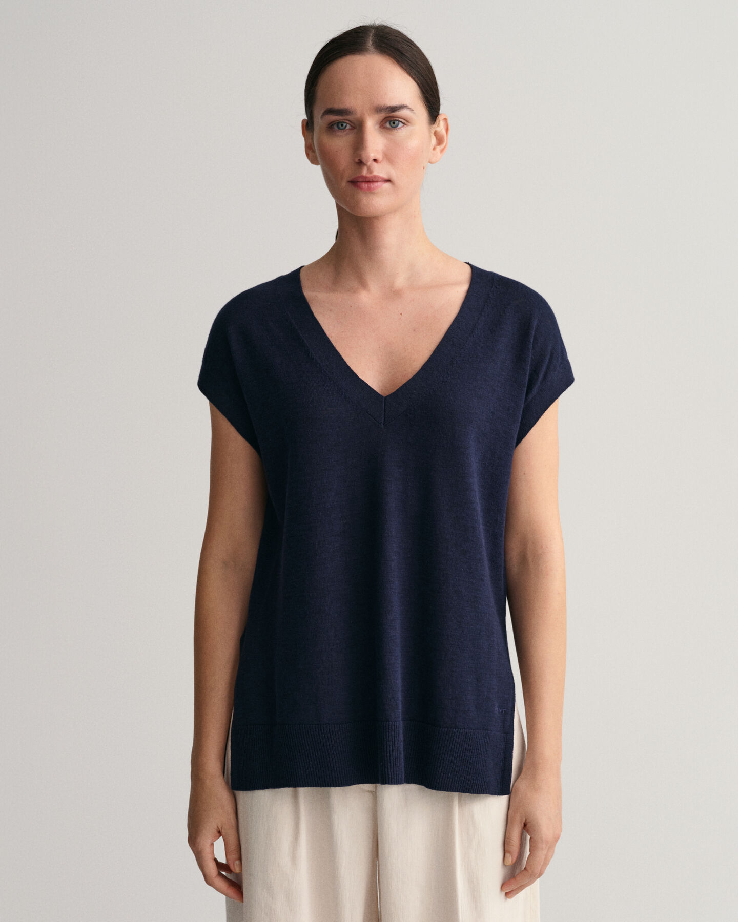 V-Neck Top aus Leinenmischgewebe