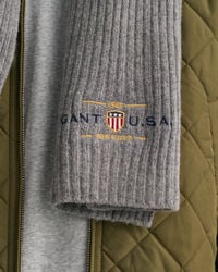 Schal und Beanie in Geschenkbox