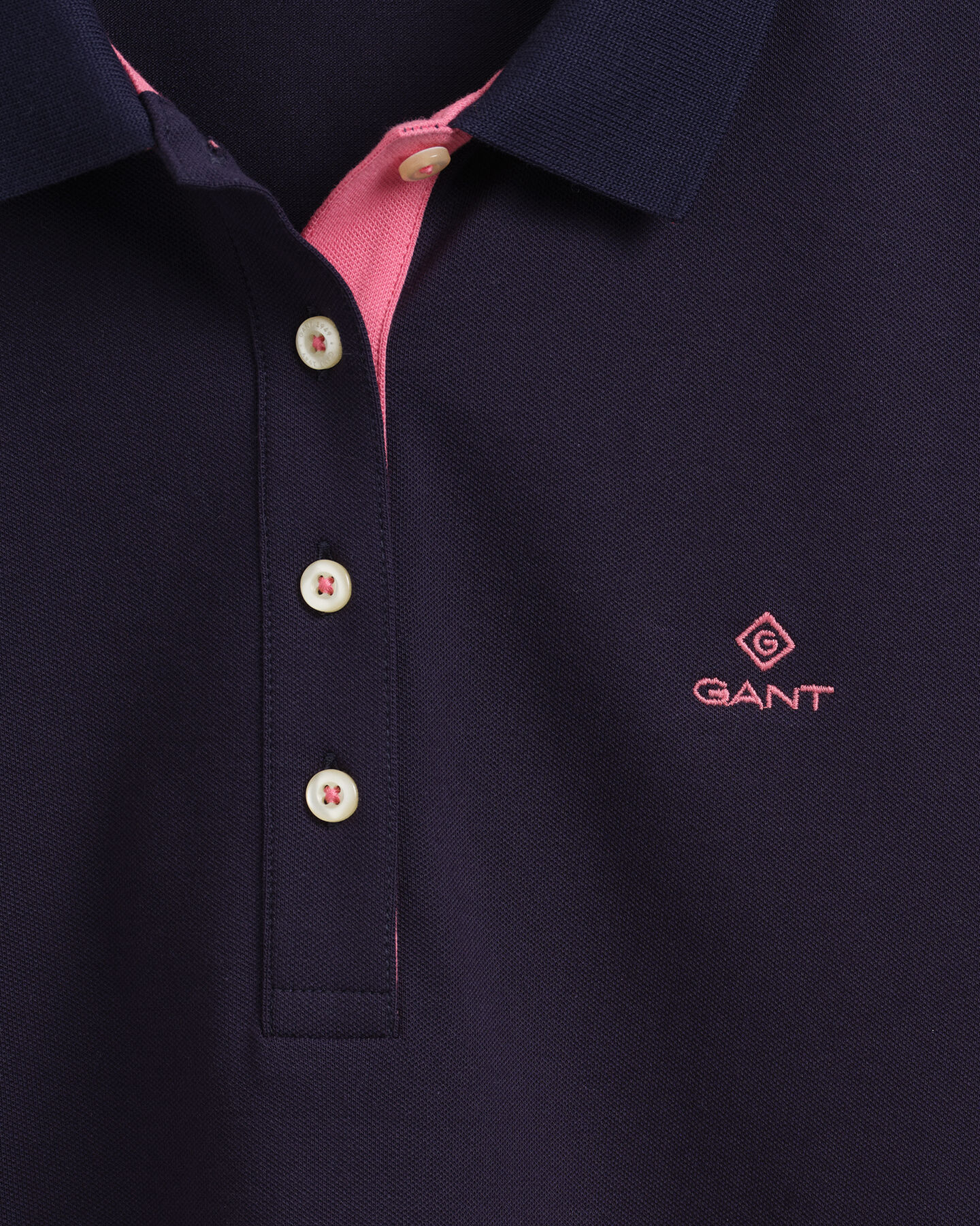 Piqu&eacute; Poloshirt mit Kontrastkragen