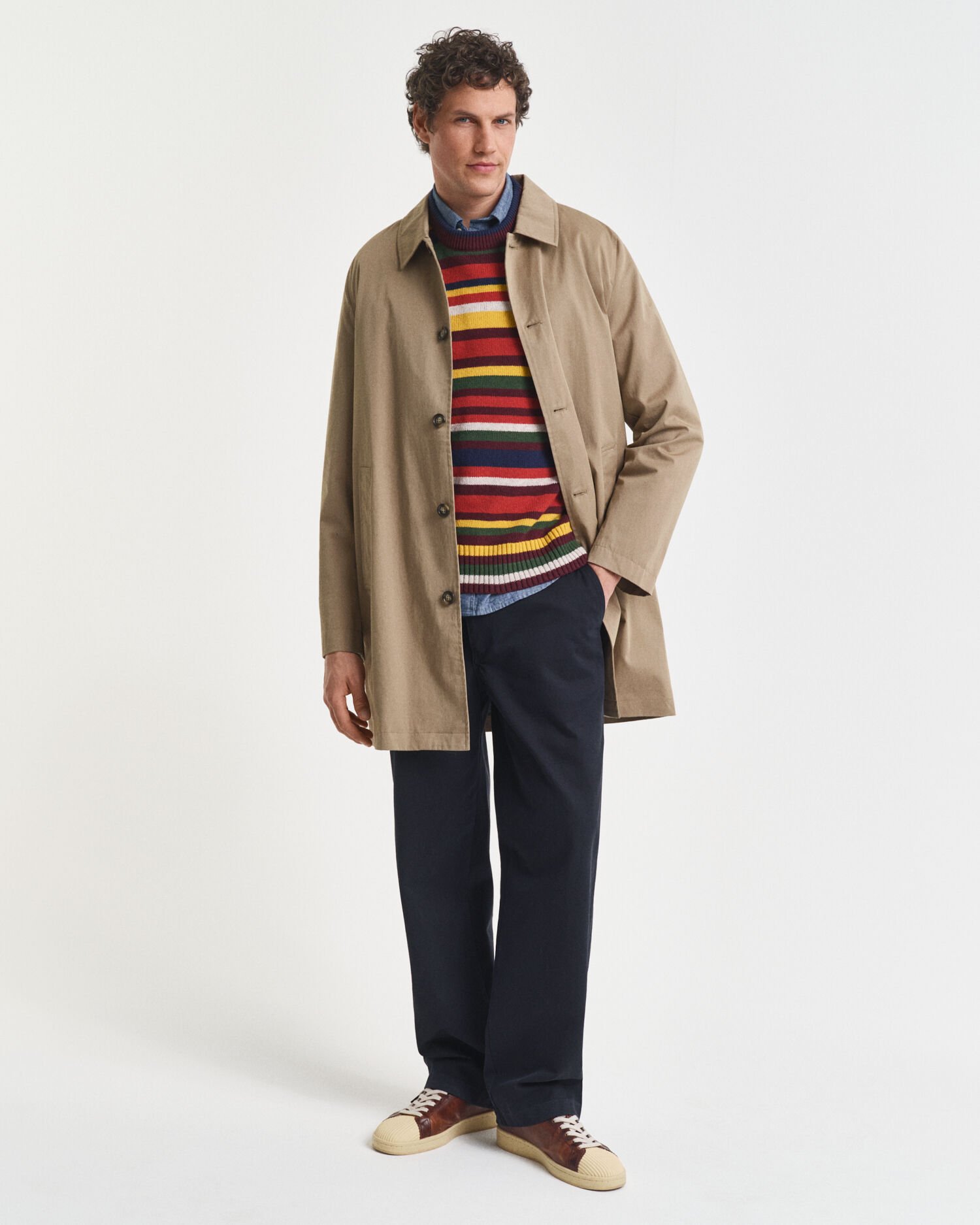 Mehrfarbig gestreifter Rundhalspullover