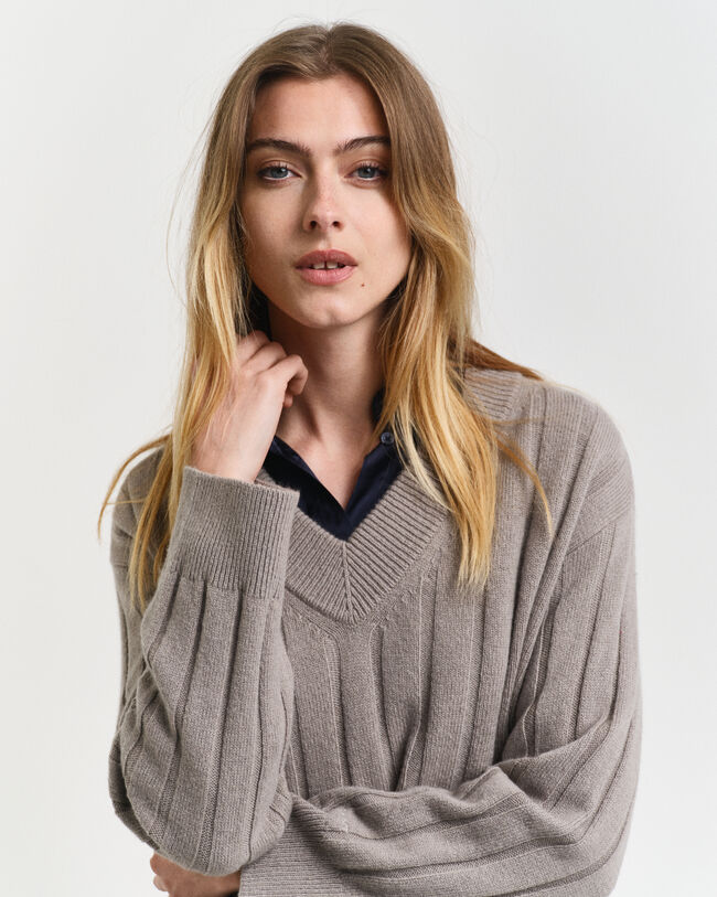 Breit gerippter V-Neck Wollpullover