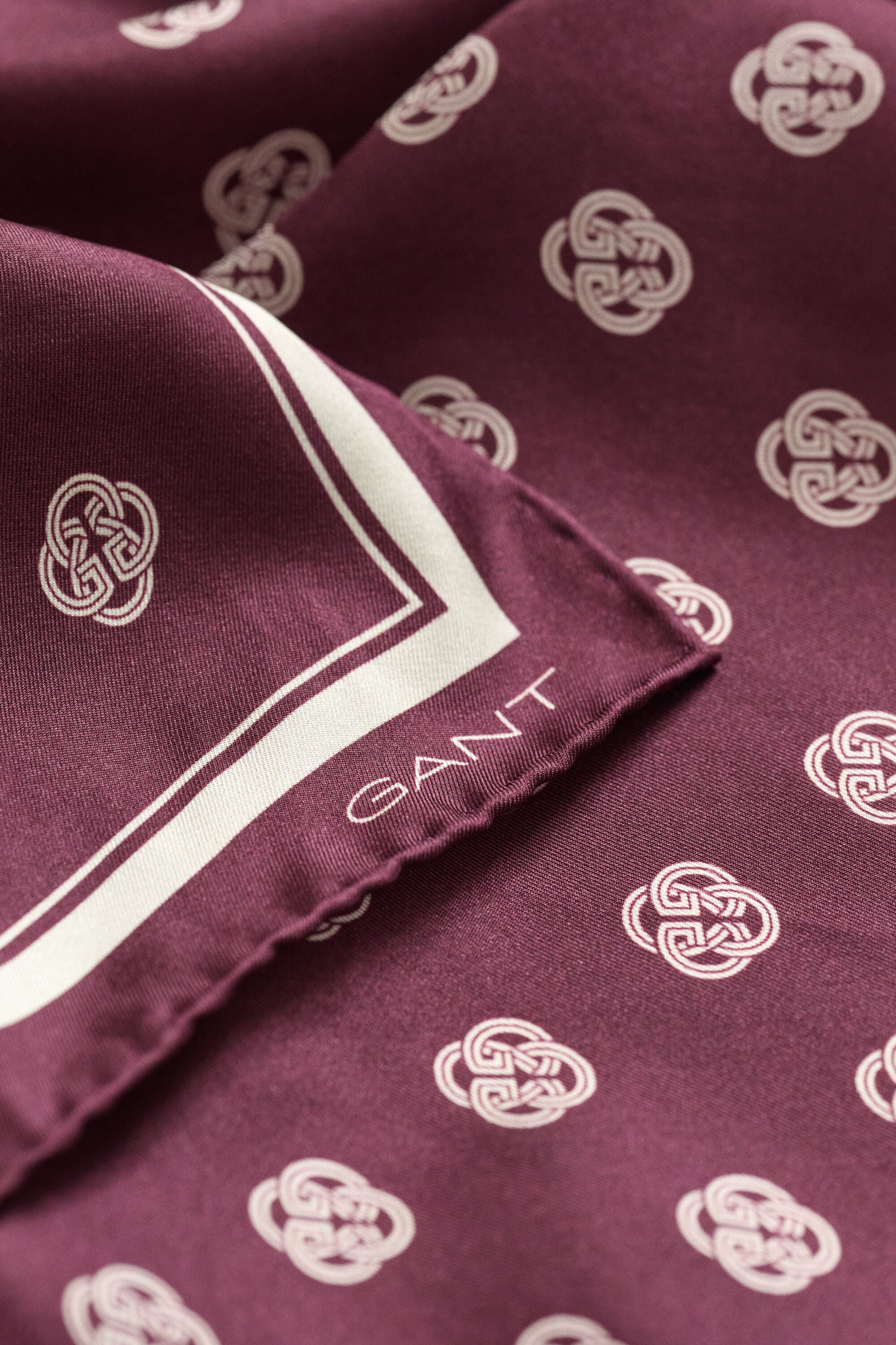 Monogram Seidentuch