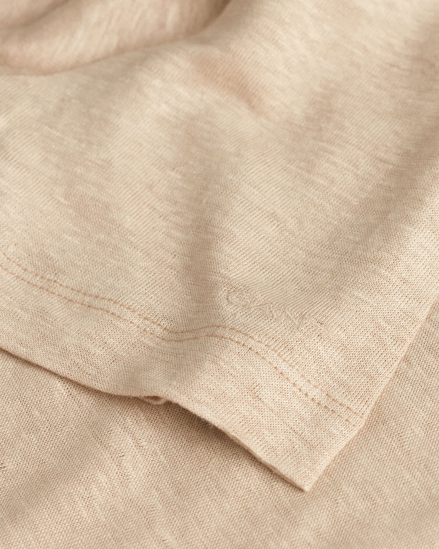 Leinen T-Shirt mit V-Ausschnitt