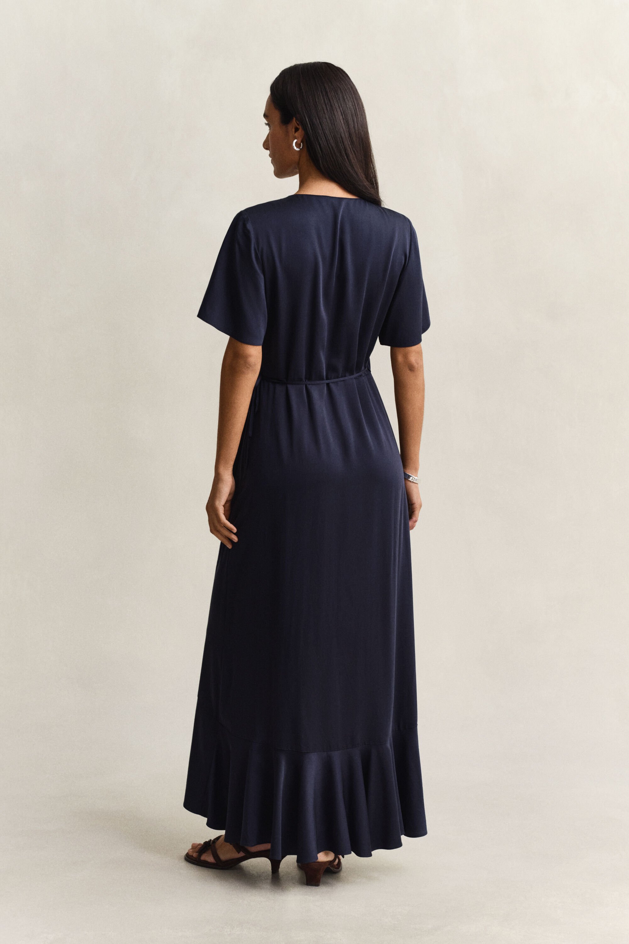 Wickelkleid mit Rüschen