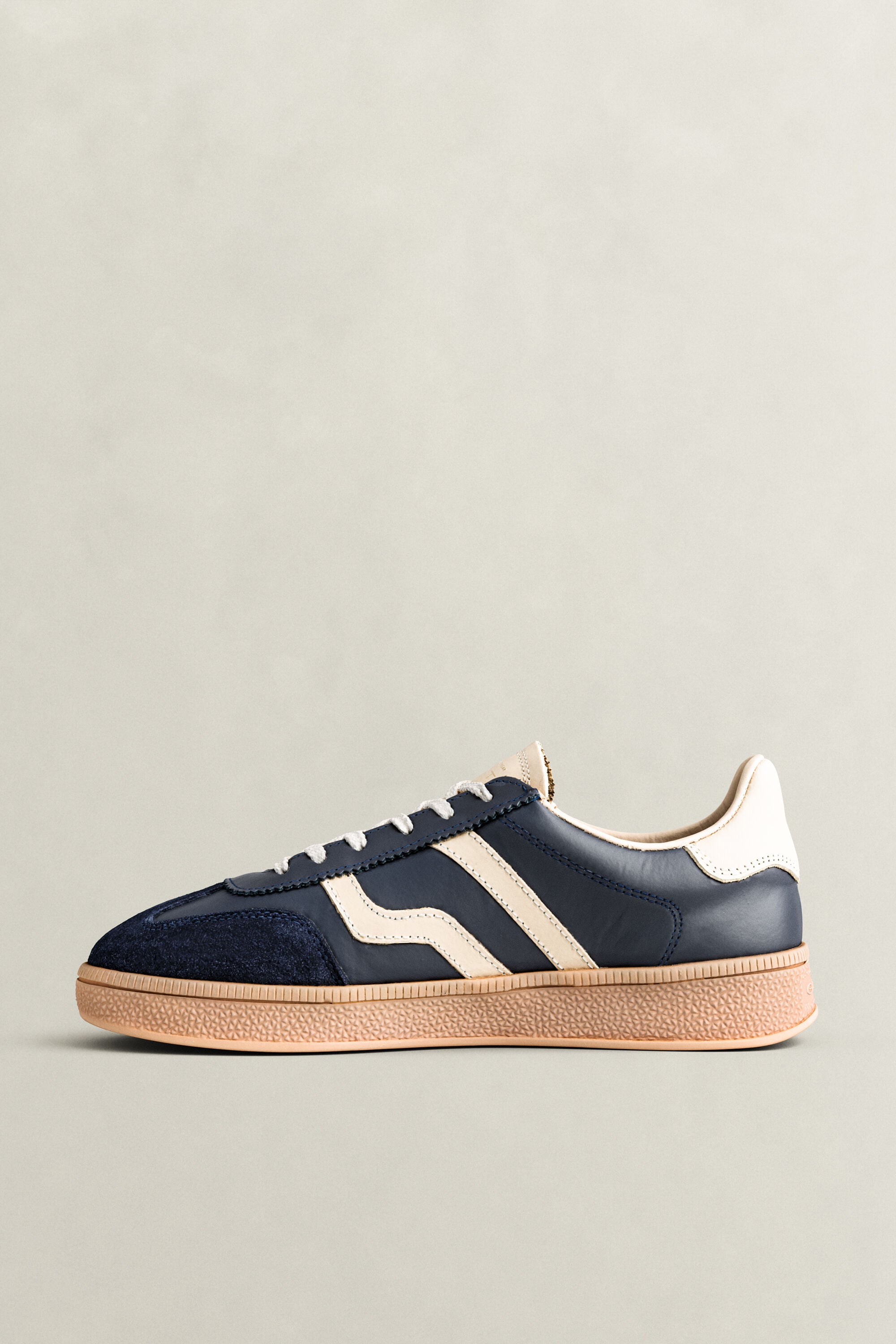 Cuzima Sneaker aus Veloursleder