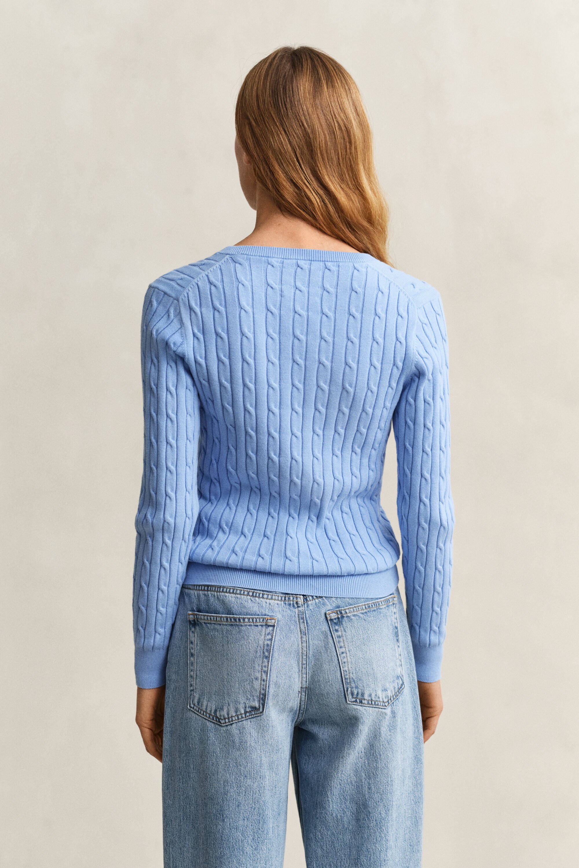 V-Neck Pullover mit Zopfmuster