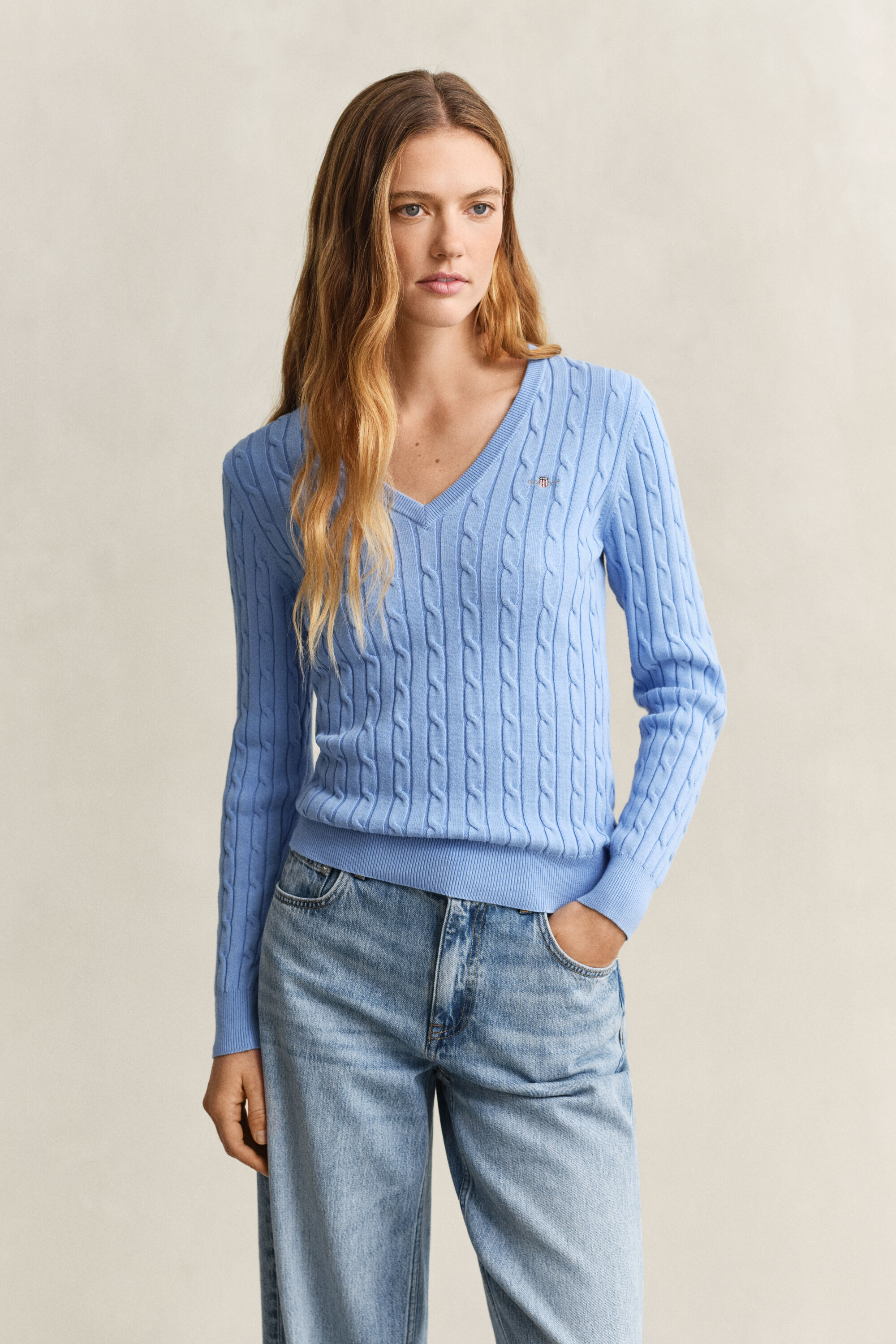 V-Neck Pullover mit Zopfmuster