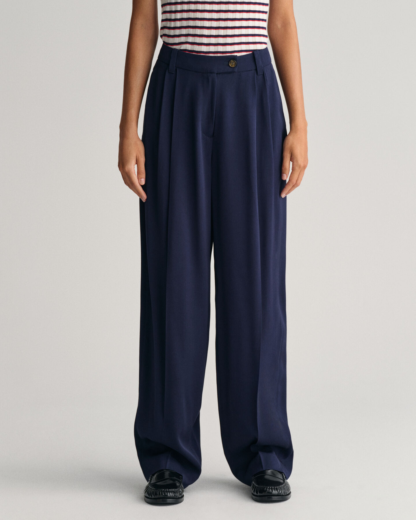 Loose Fit Chinohose mit niedriger Bundhöhe und weitem Bein