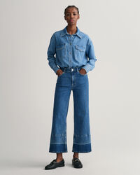 Verk&uuml;rzte Jeans mit weitem Bein