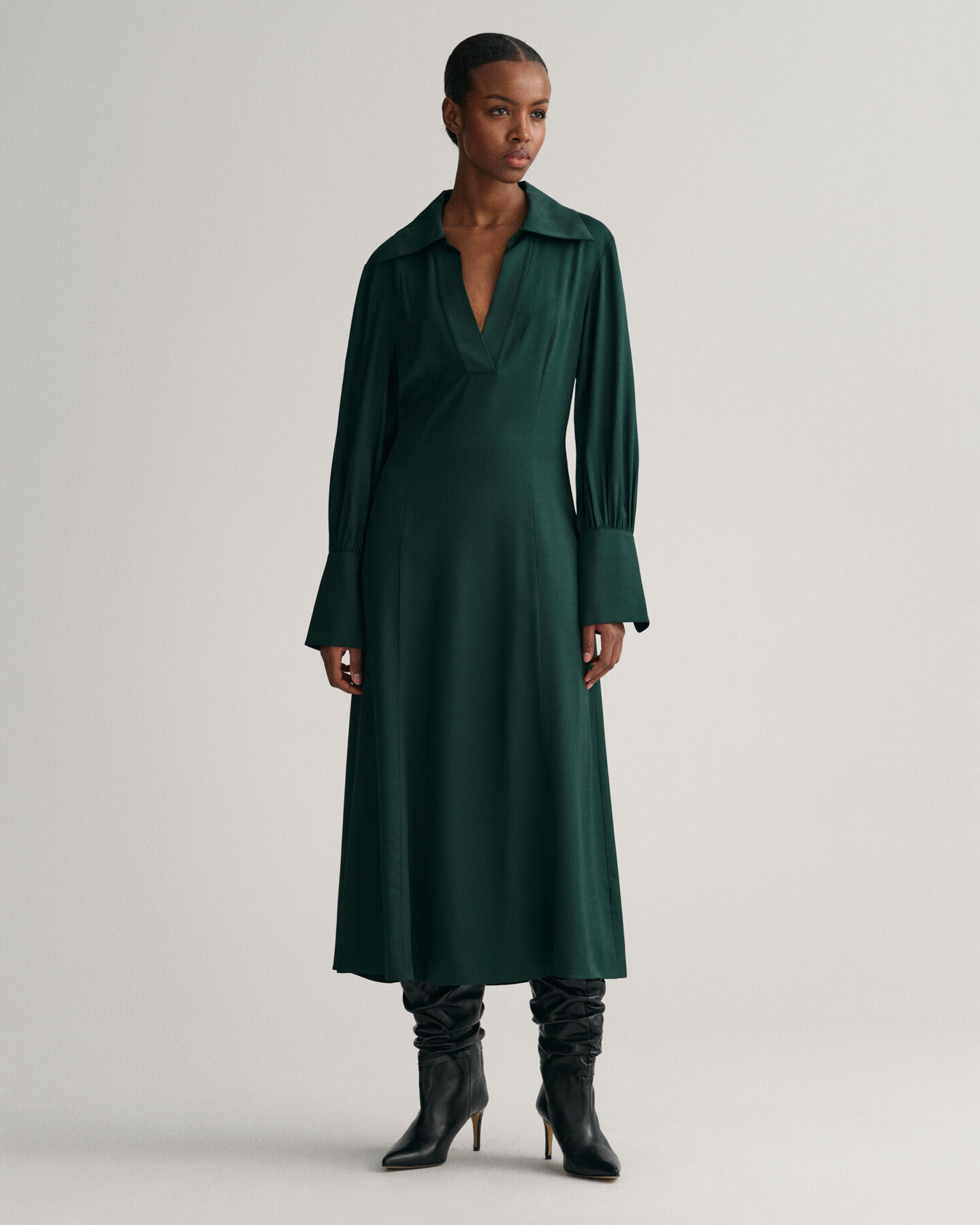 Slim Fit Kleid mit breiten Manschetten