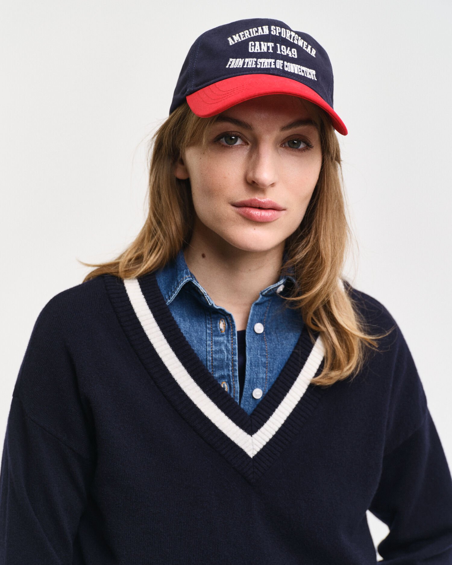 Superfine Lambswool V-Neck Pullover mit Kontrast