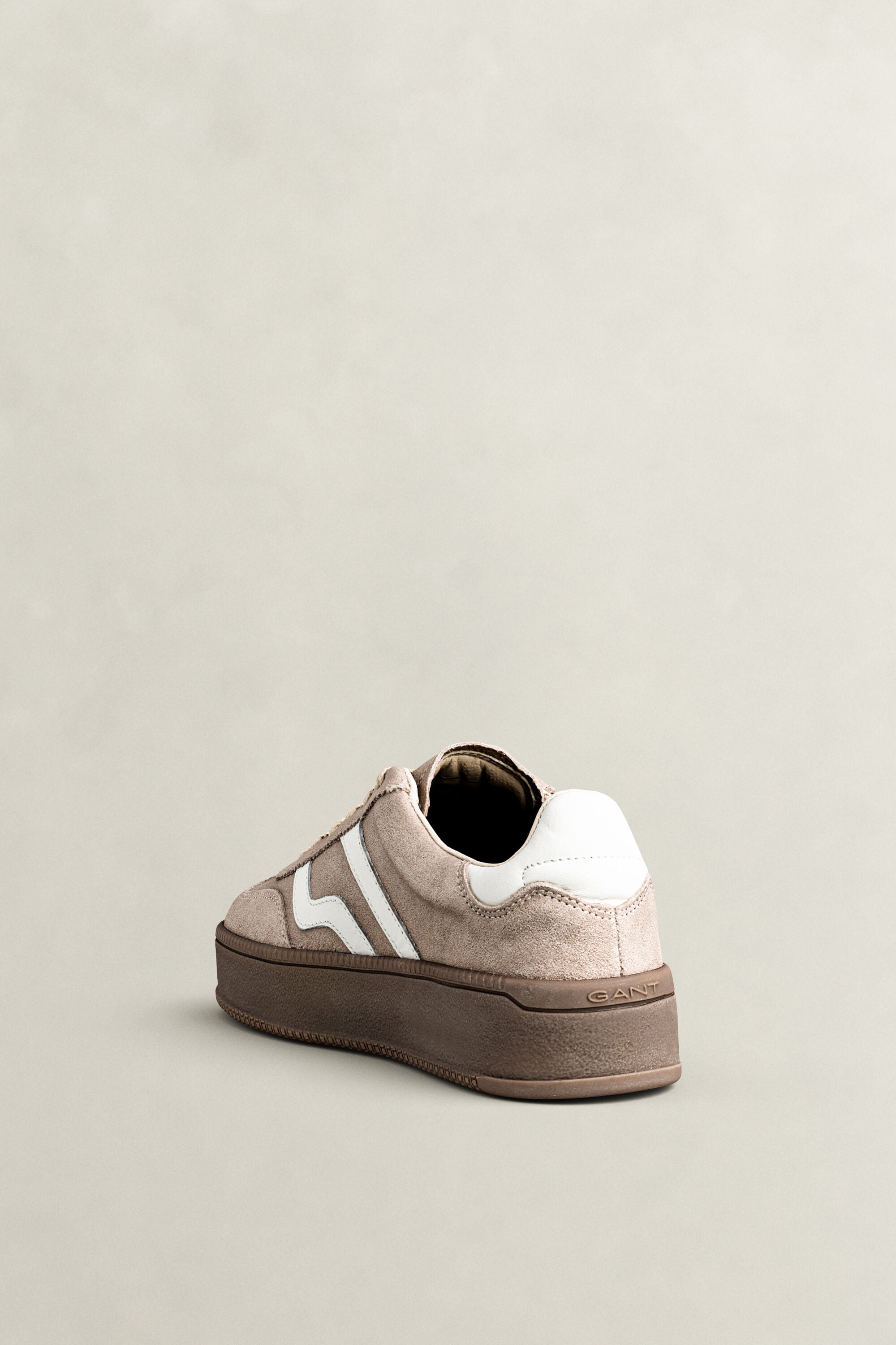 Cuzmani Sneaker aus Veloursleder