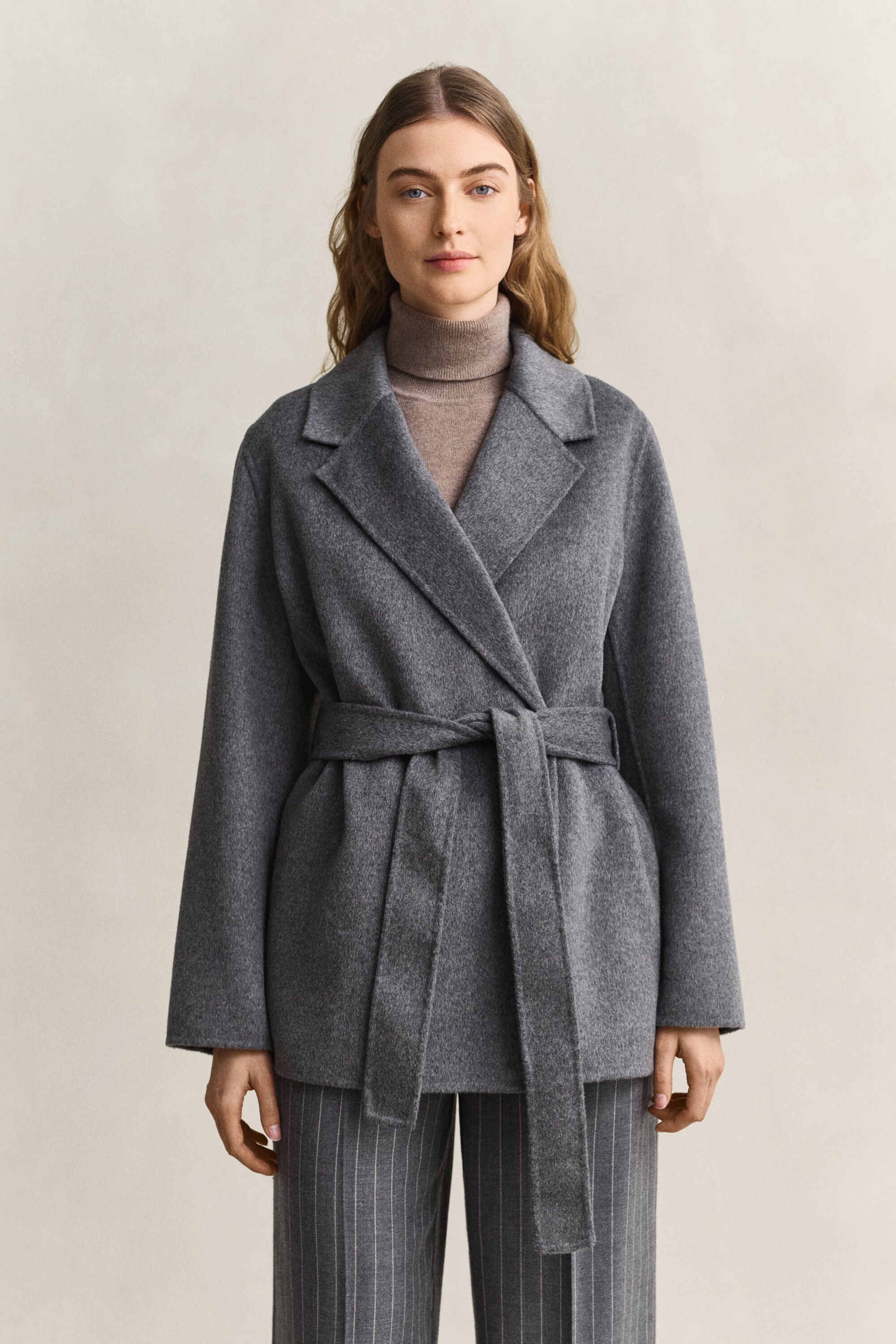 Handgenähte Jacke mit Gürtel