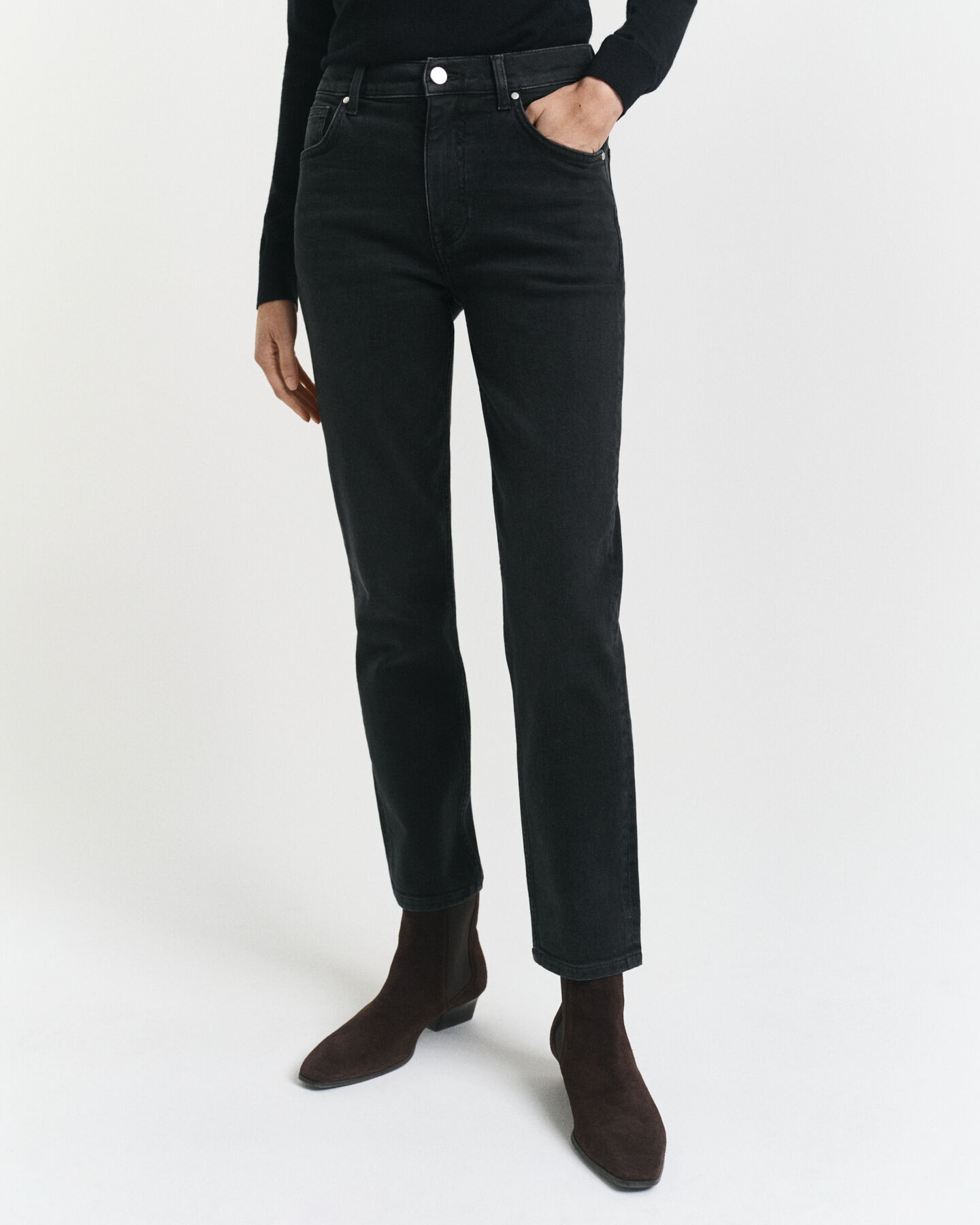 Verkürzte Slim Fit Jeans in Schwarz