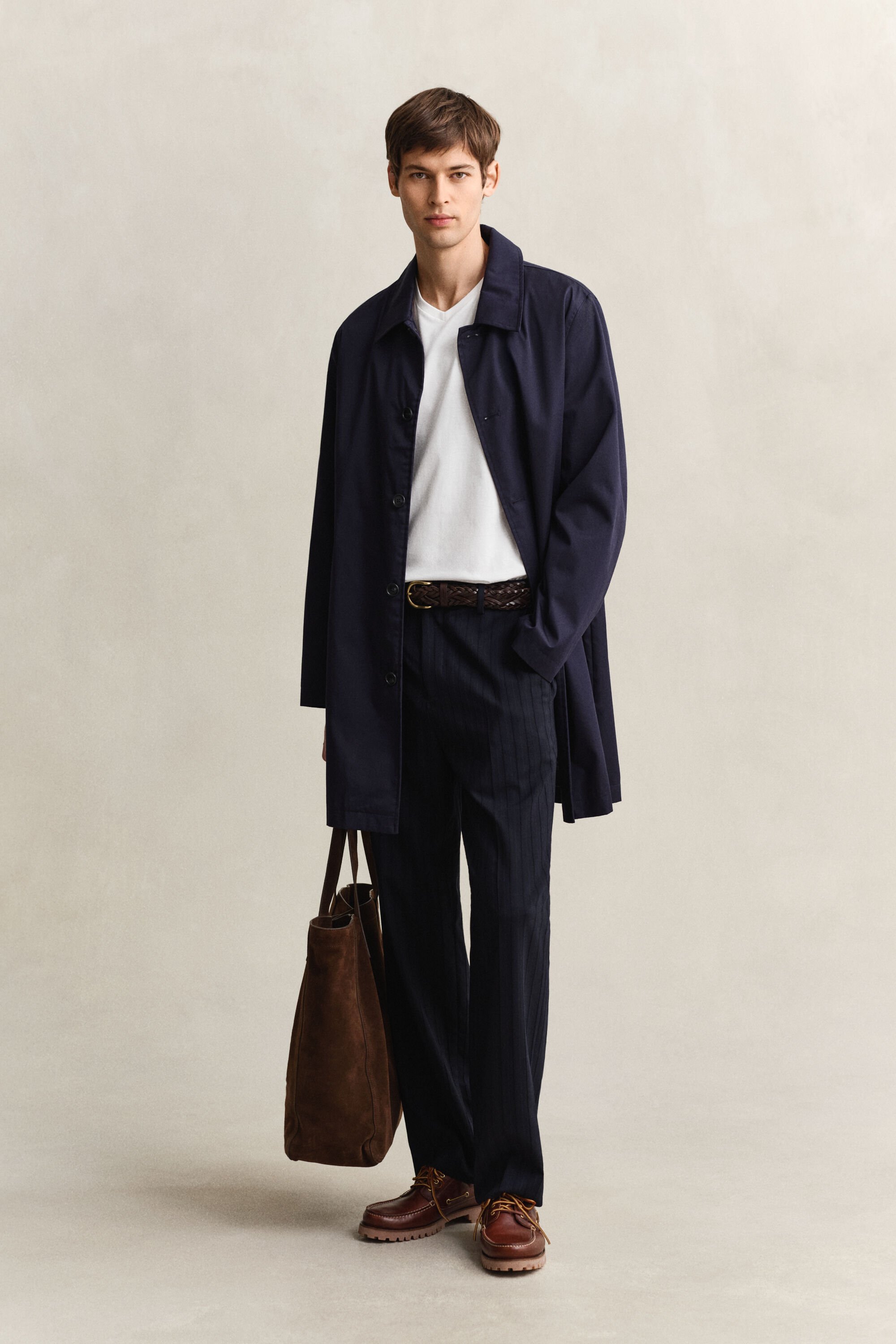 Slim Fit Shield T-Shirt mit V-Ausschnitt