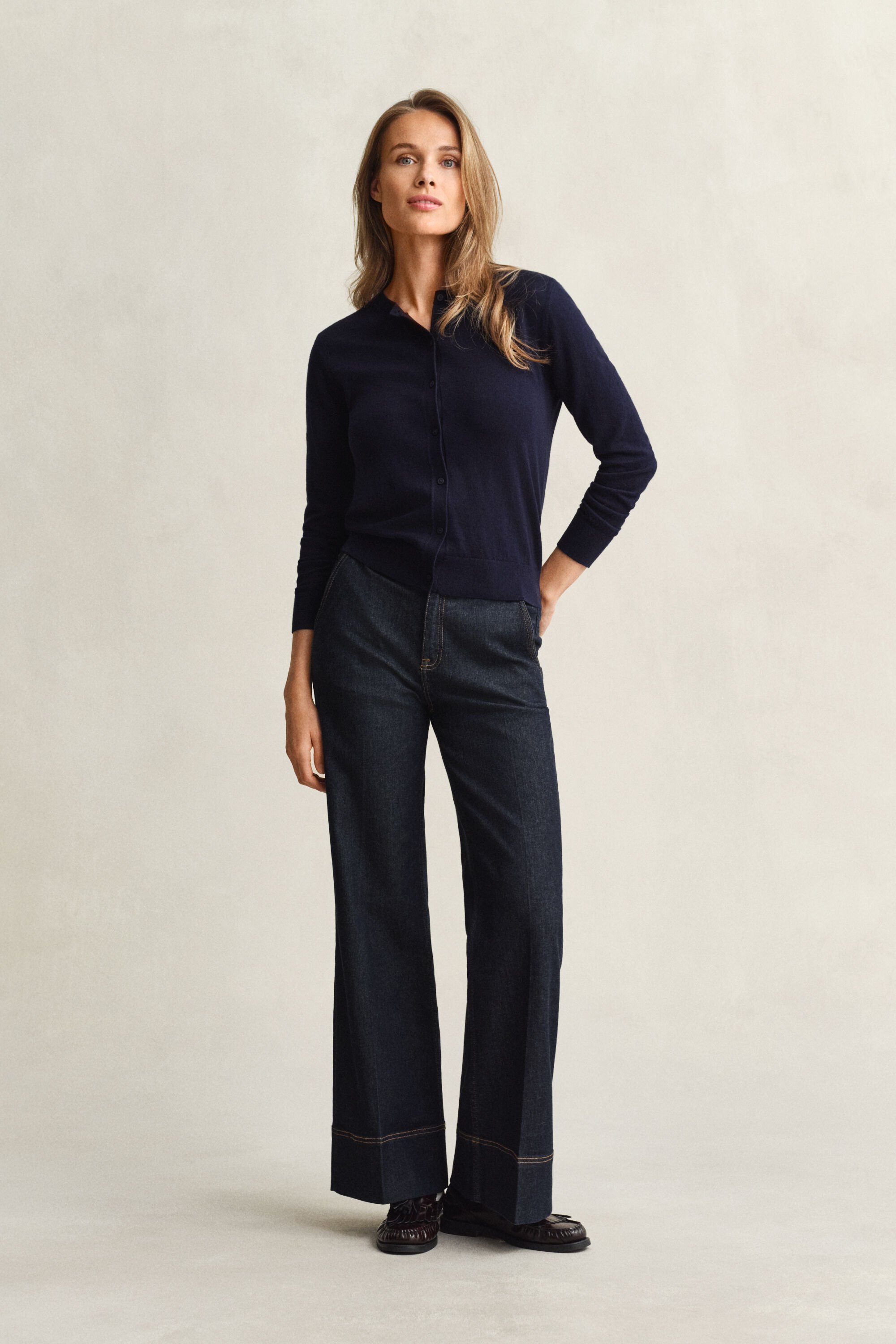 Leichte Rundhals-Strickjacke