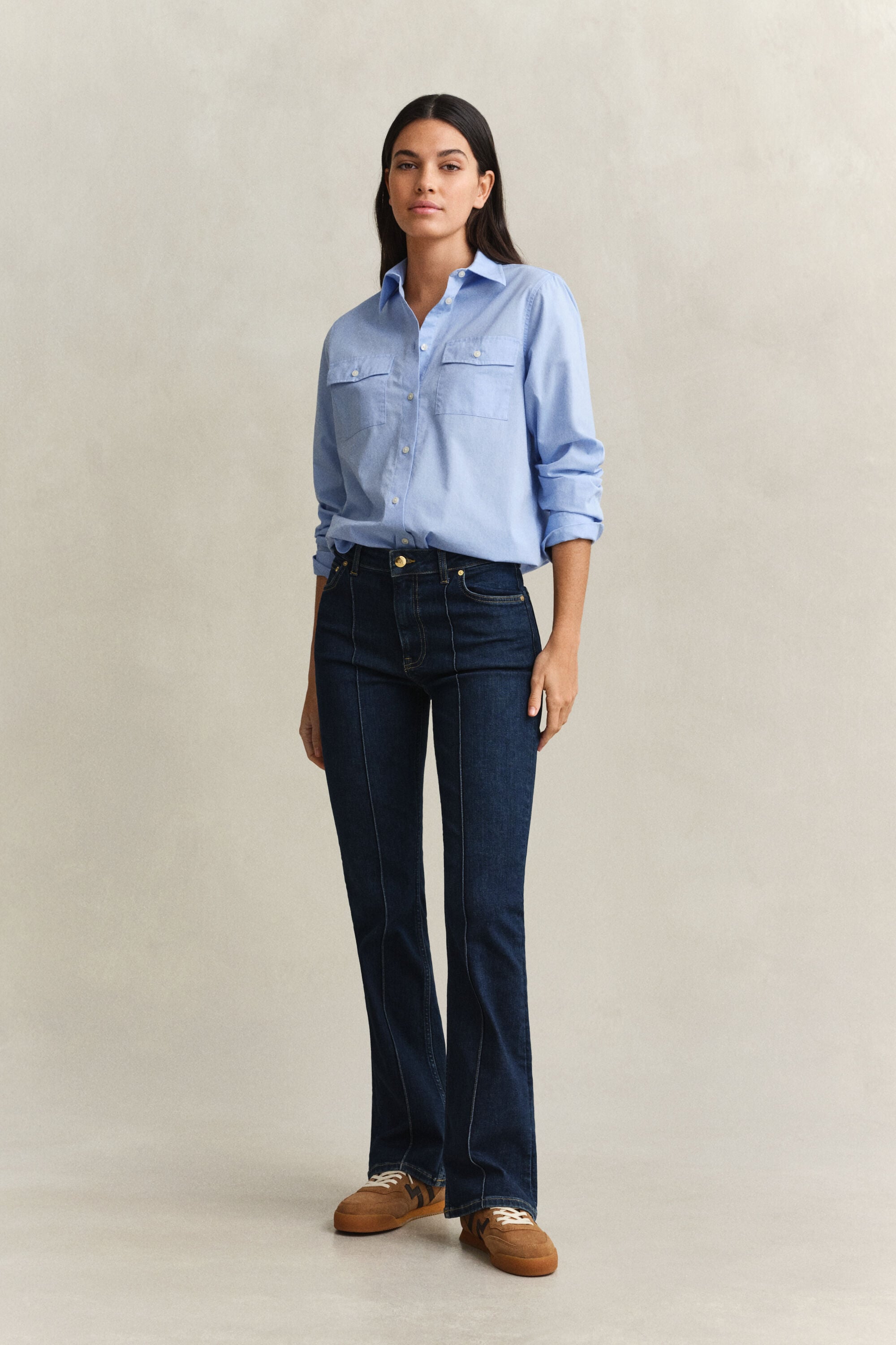 Ausgestellte Slim Fit Jeans mit Biesen