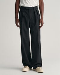 Anzughose mit Nadelstreifen und Bundfalten