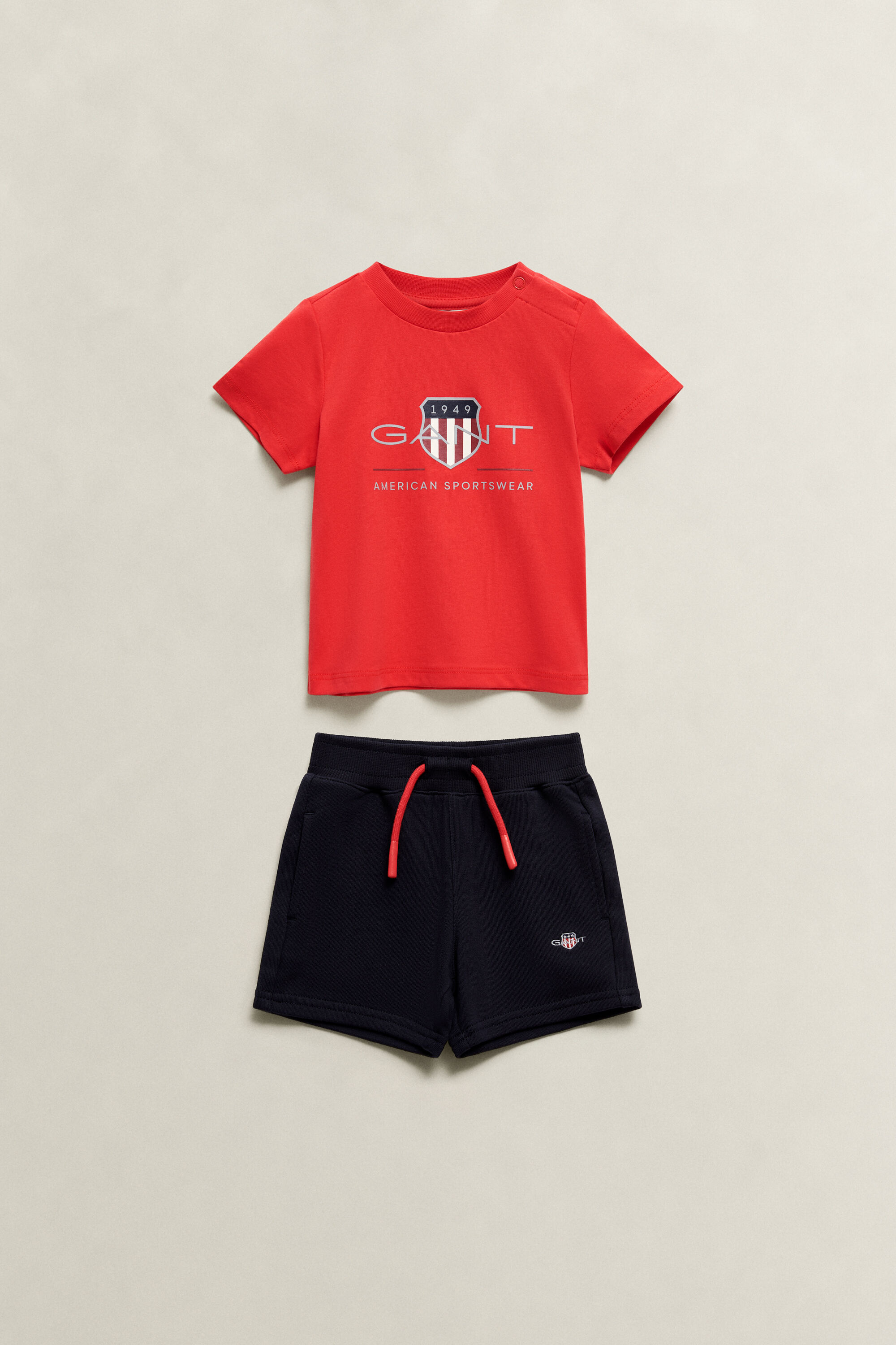 Boys Archive Shield Set mit T-Shirt und Sweatshorts