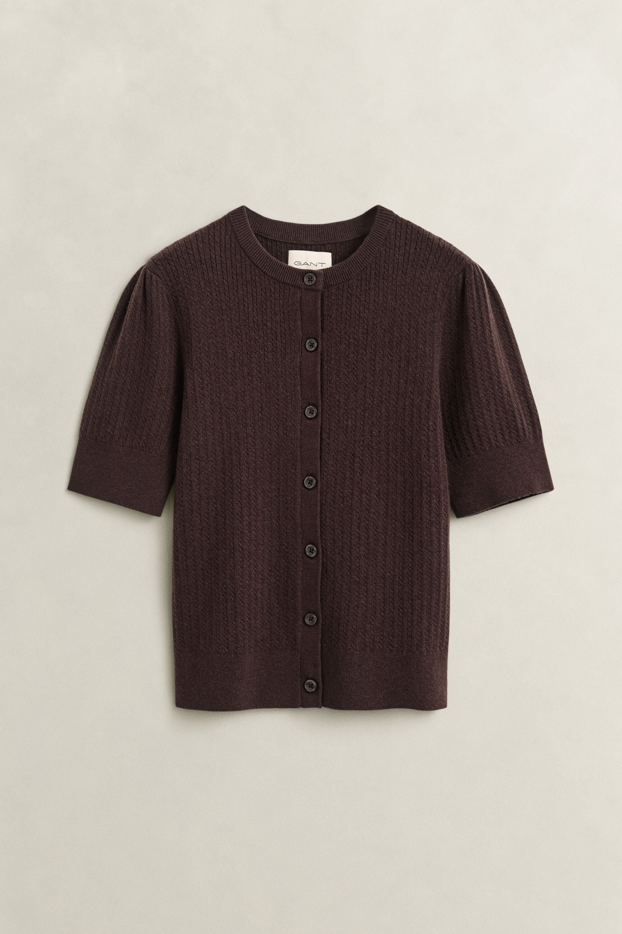 Kurzarmstrickjacke mit Zopfmuster