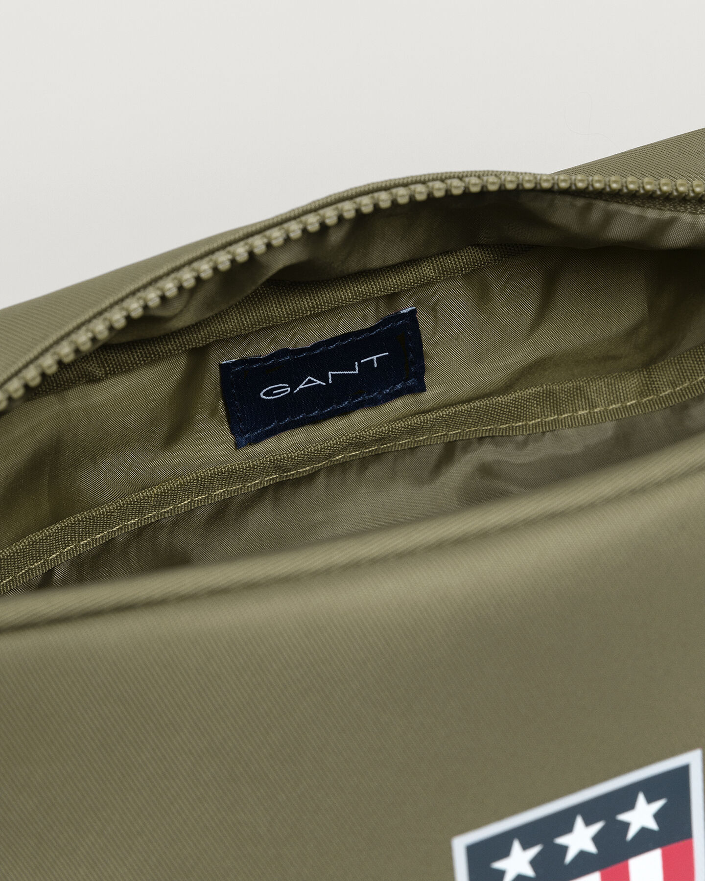 Retro Shield Kulturbeutel