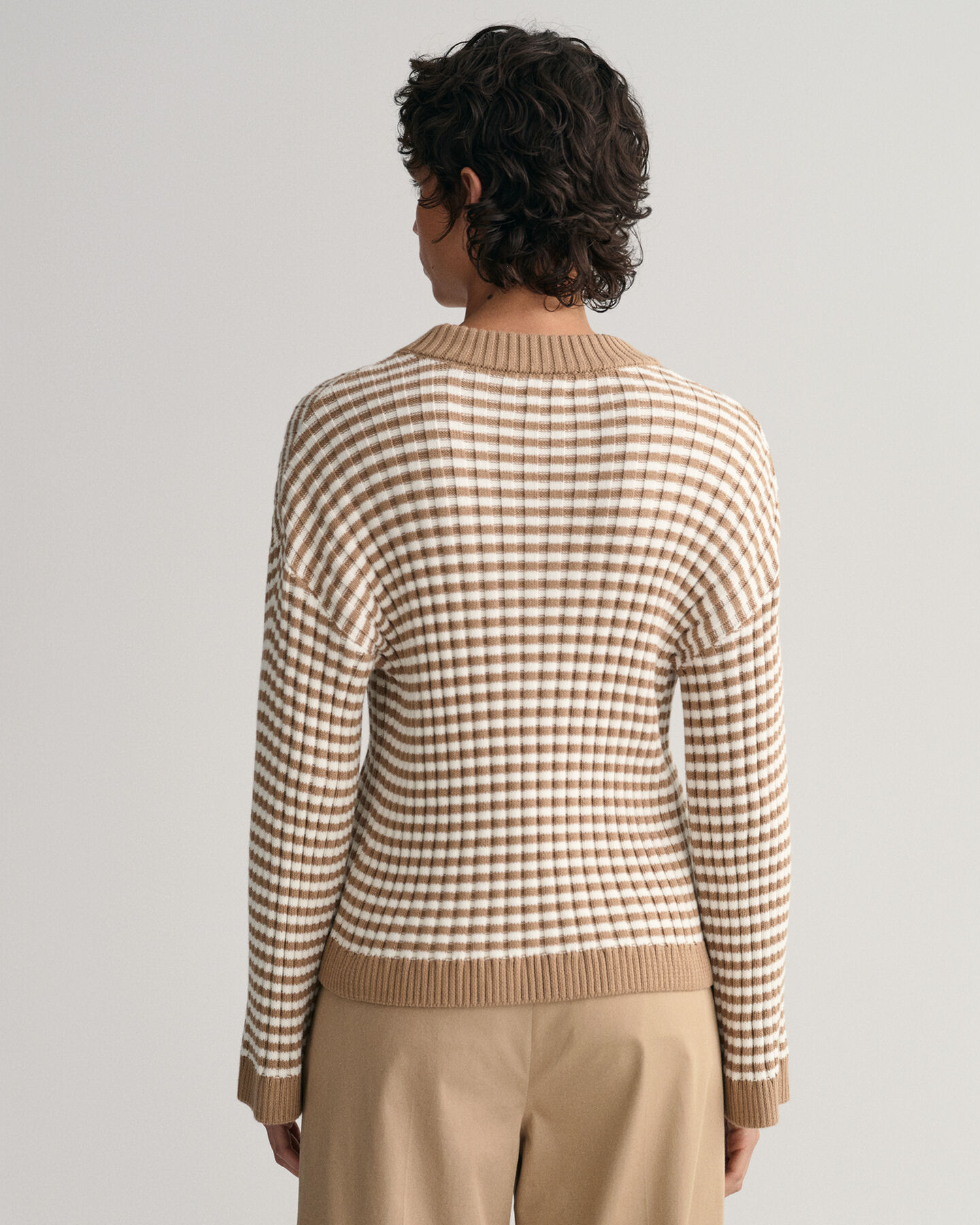 Gerippter Rundhalspullover aus Baumwolle mit Streifen