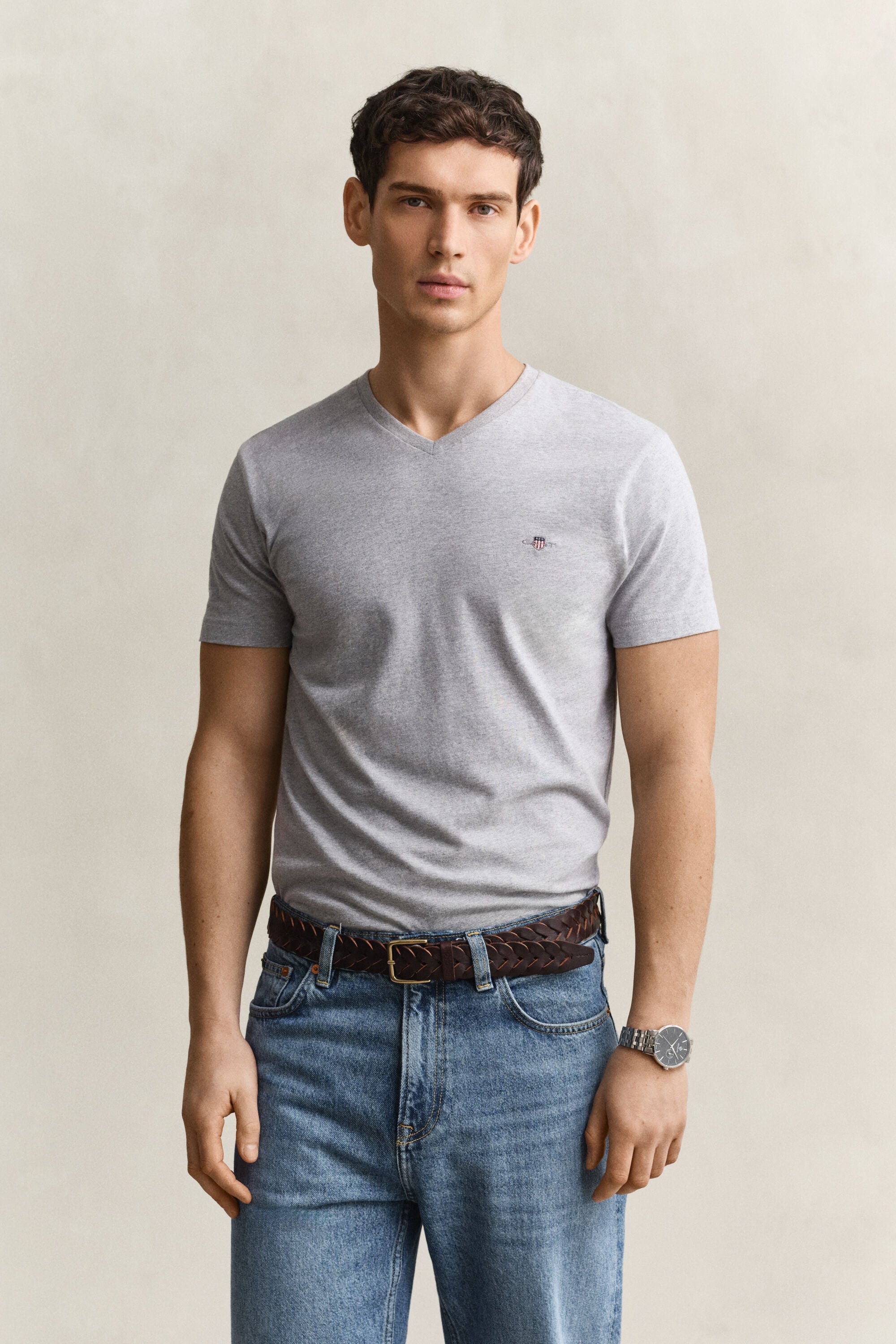 Slim Fit Shield T-Shirt mit V-Ausschnitt