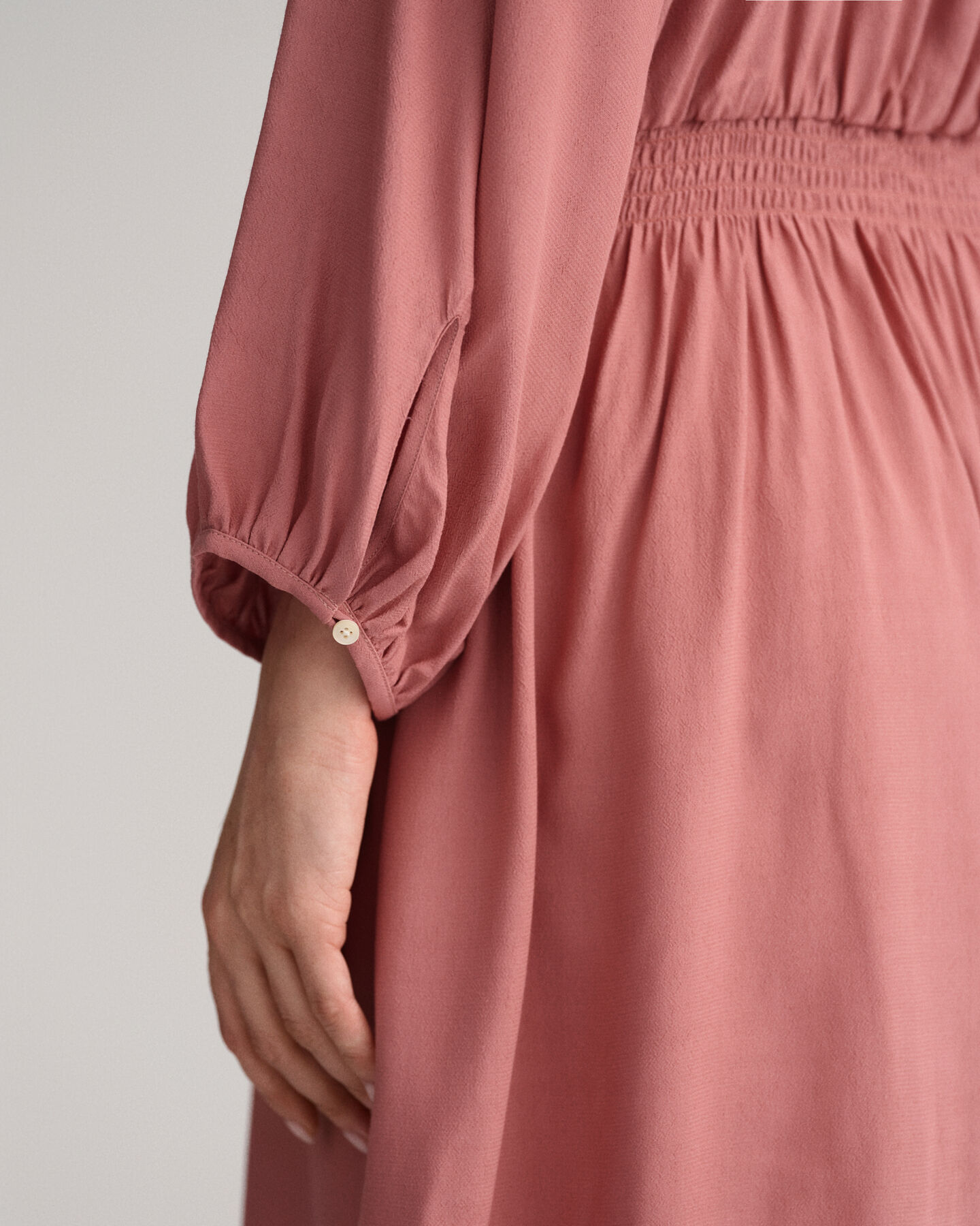 Kleid mit U-Boot-Ausschnitt