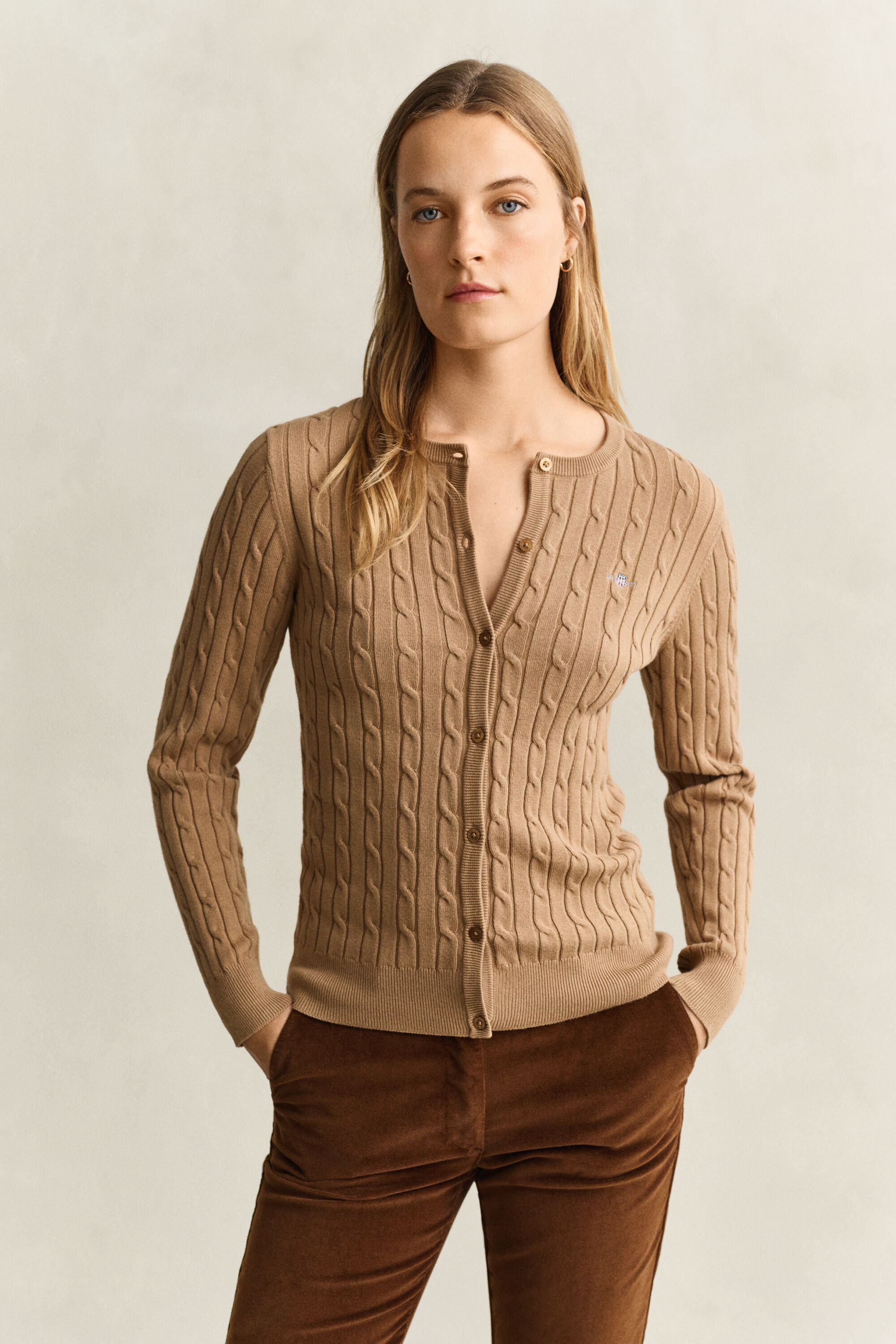 Strickjacke mit Zopfmuster