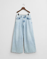 Jeans mit weitem Bein und Falten