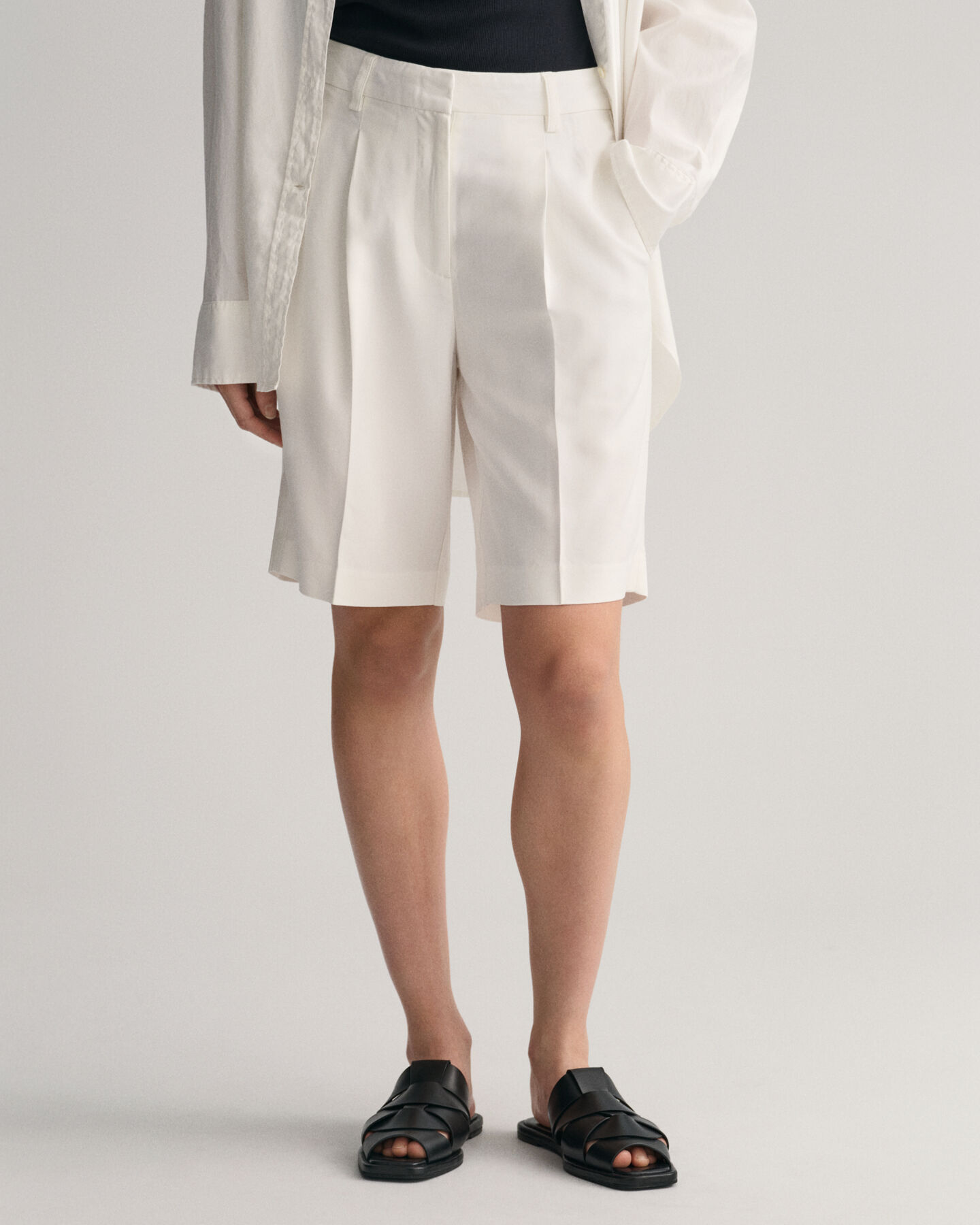 Relaxed Fit Shorts mit Bundfalten