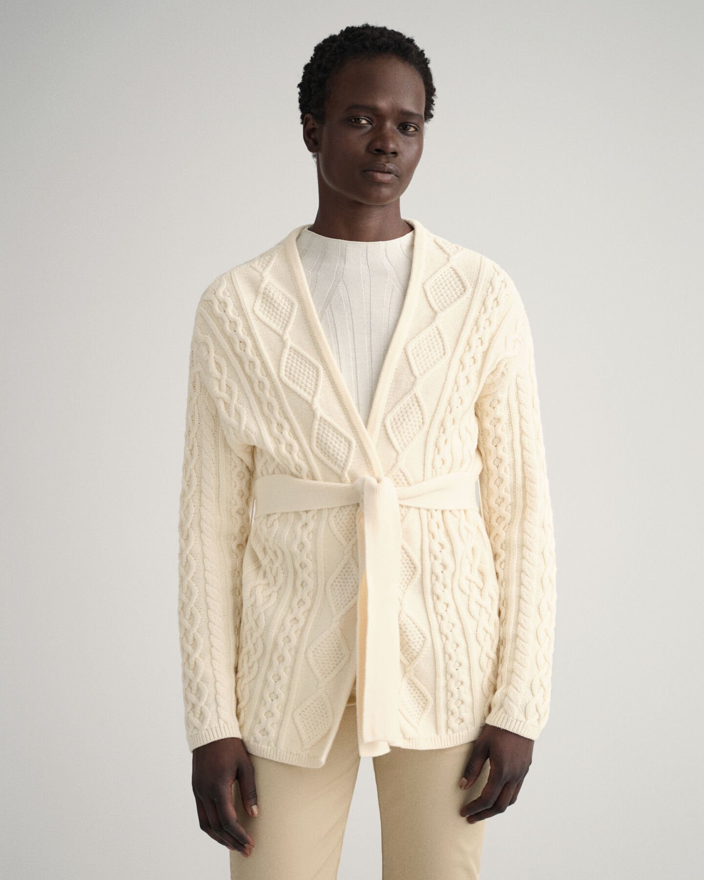 Wickelstrickjacke mit Zopfmuster