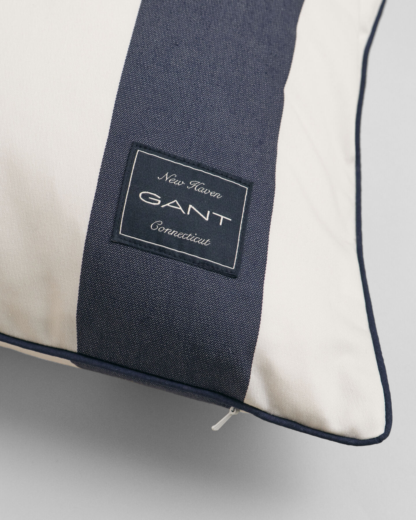 Kissenhülle mit Yacht-Streifen