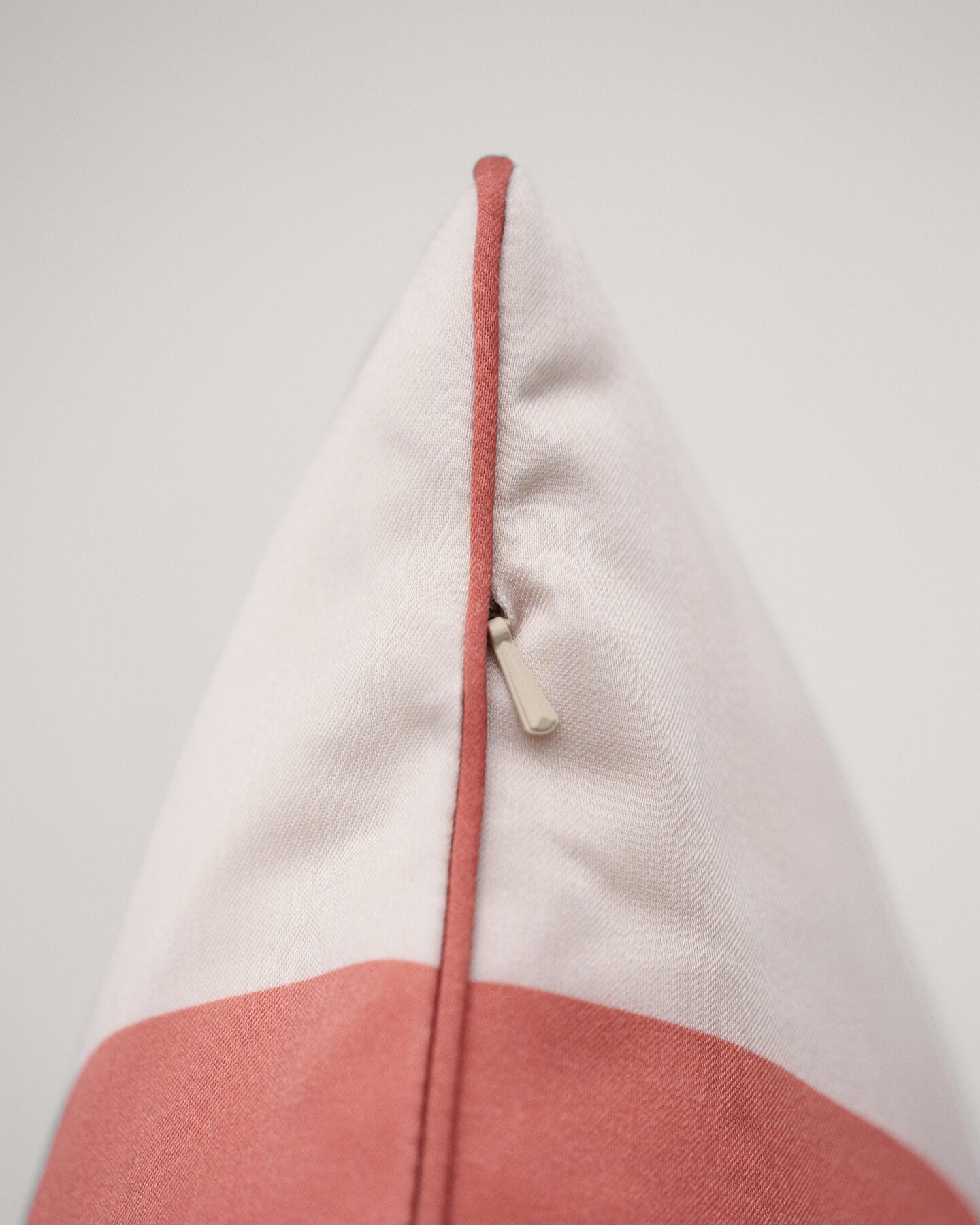 Bold Kissenhülle mit Streifen