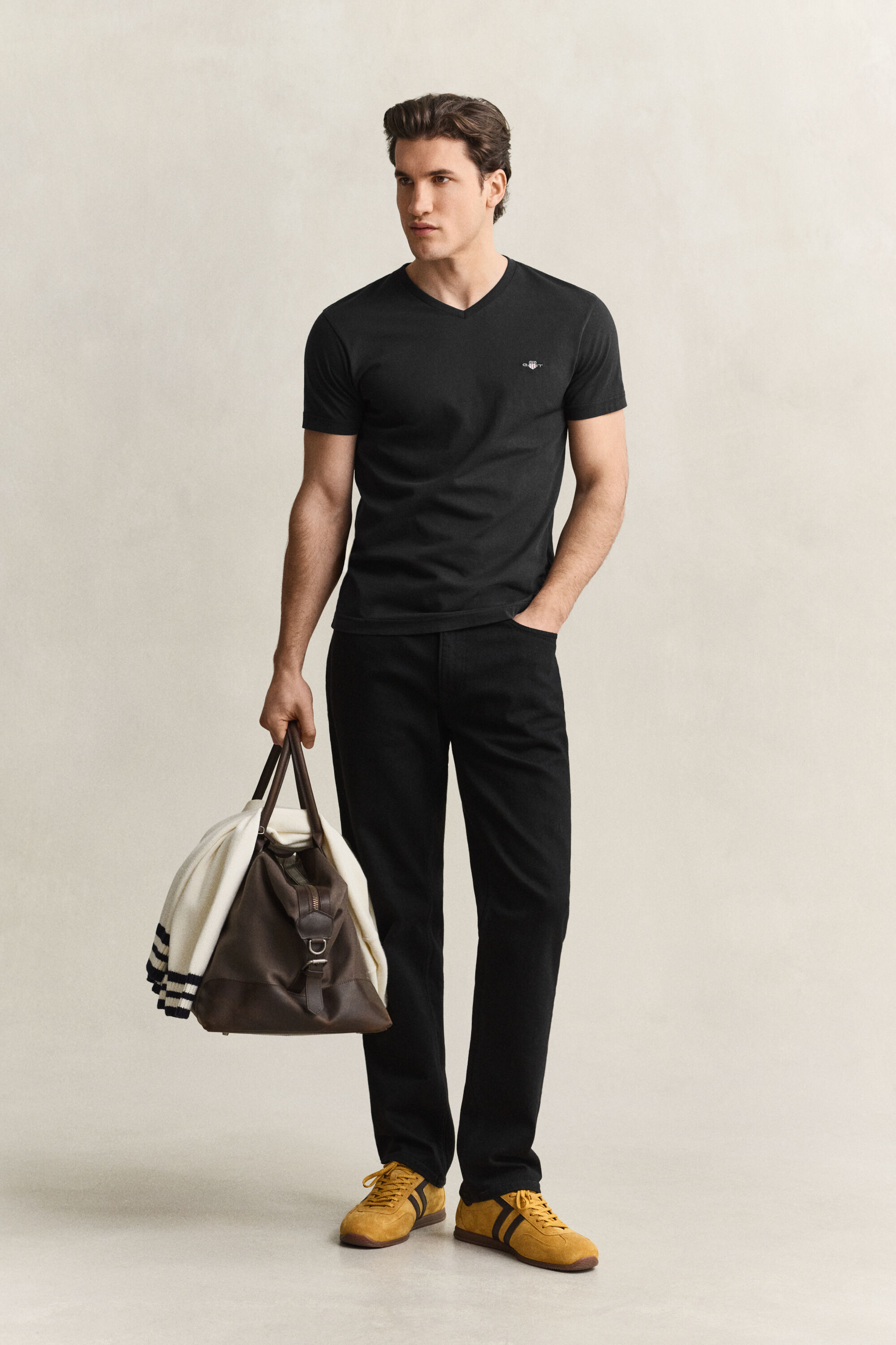 Slim Fit Shield T-Shirt mit V-Ausschnitt
