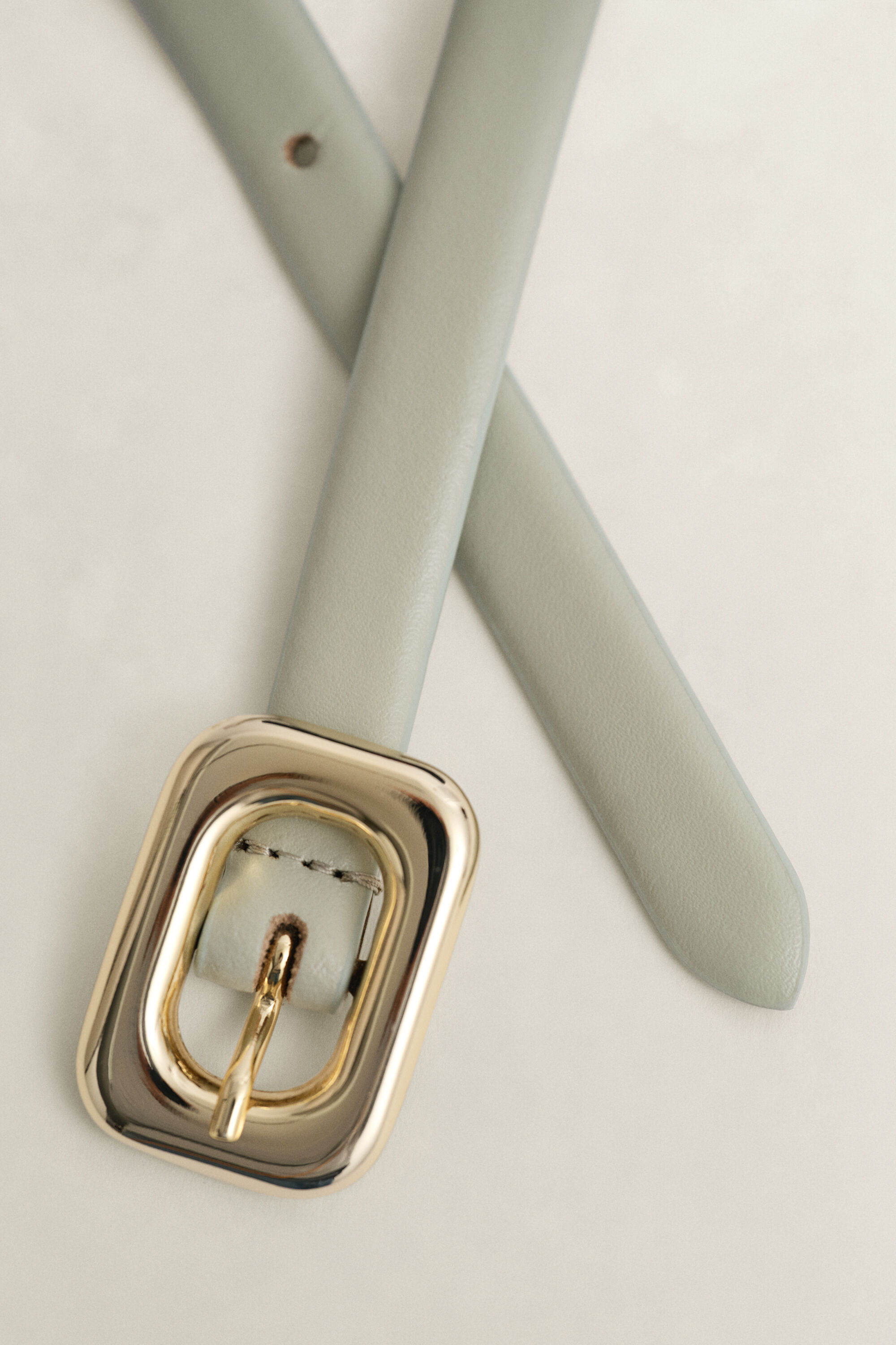 Ledergürtel mit runder Schnalle