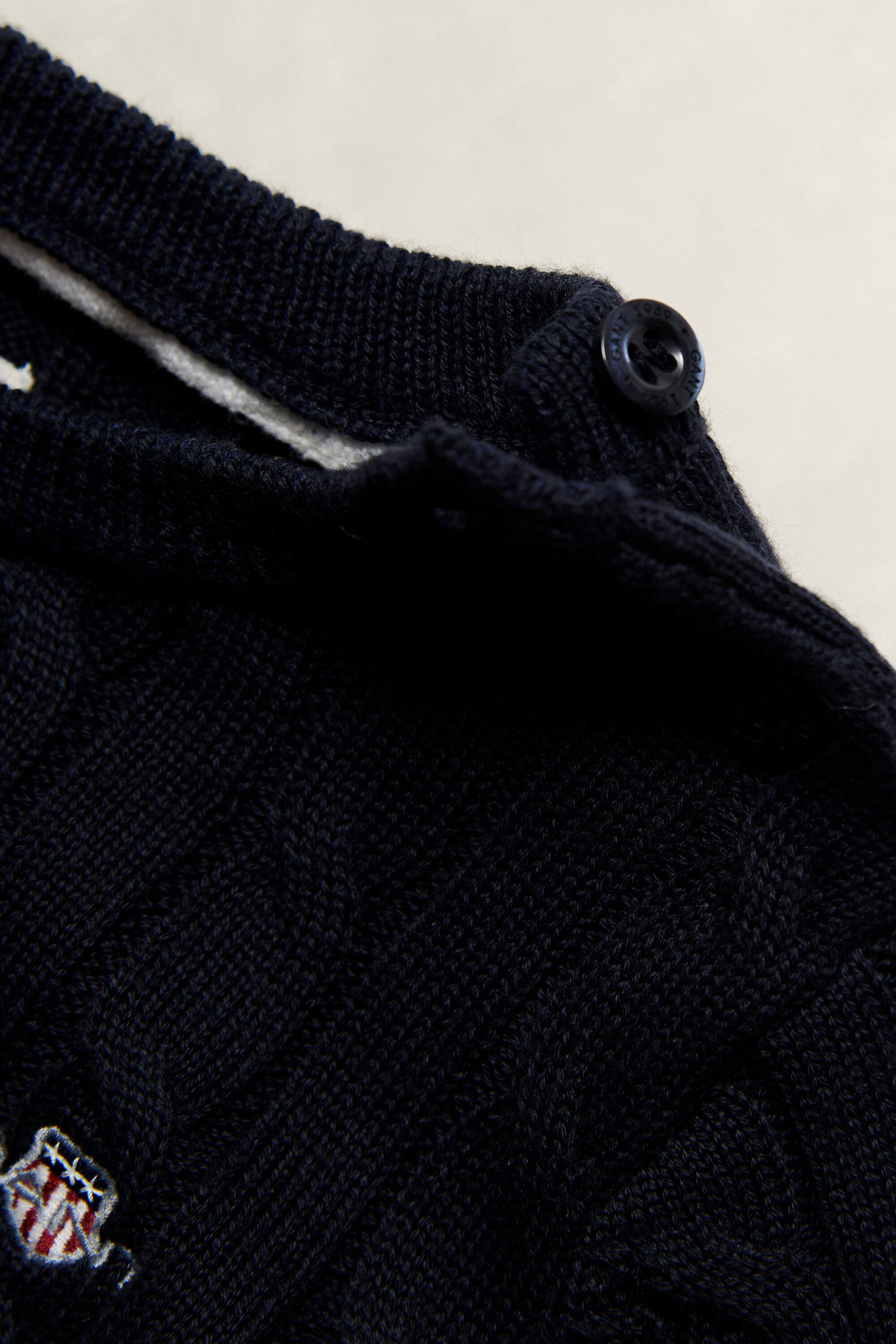 Girls Shield Pullover mit Zopfstrickmuster